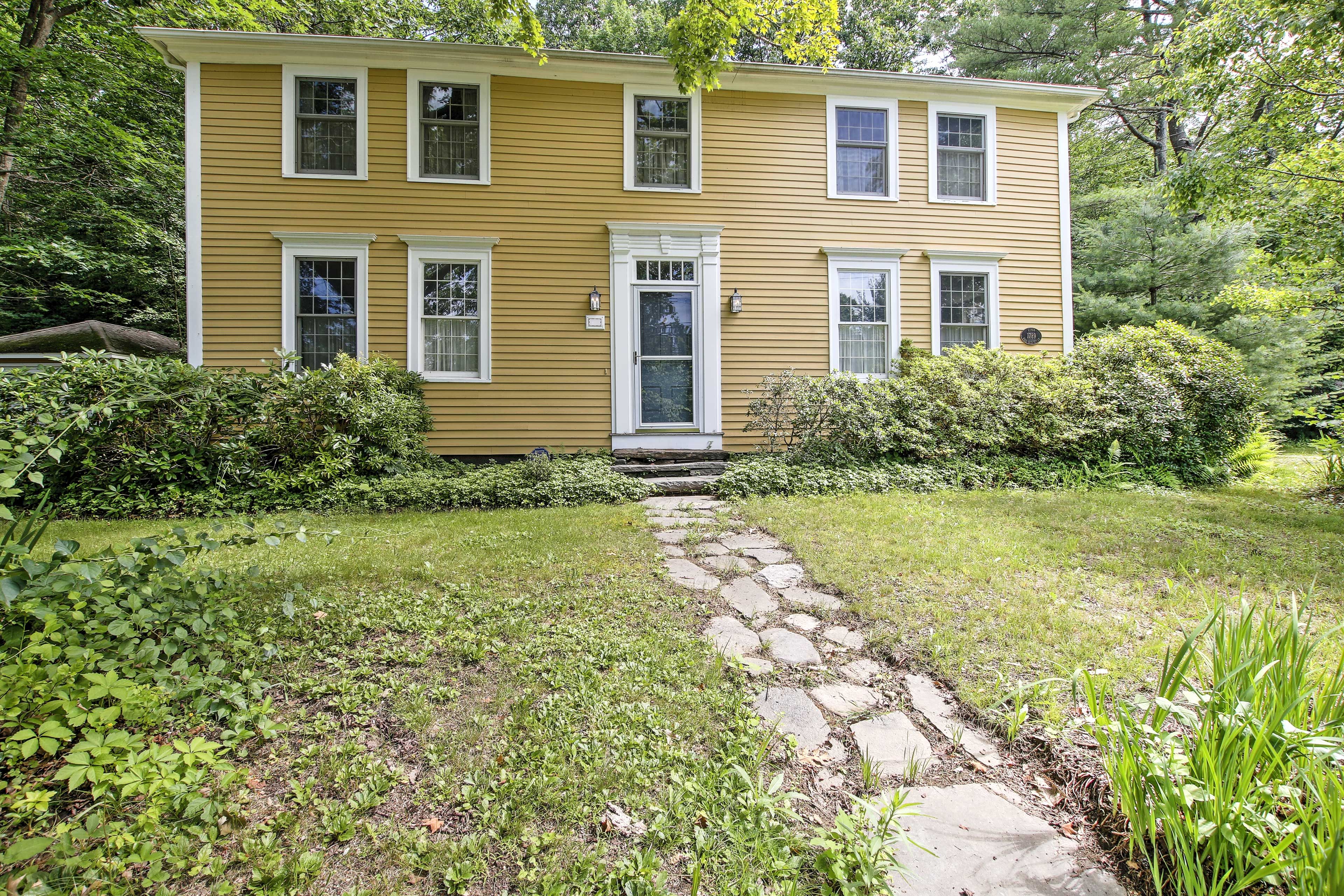 Huntington Vacation Rental | 3BR | 2BA | 3,000 Sq Ft | Stairs Required