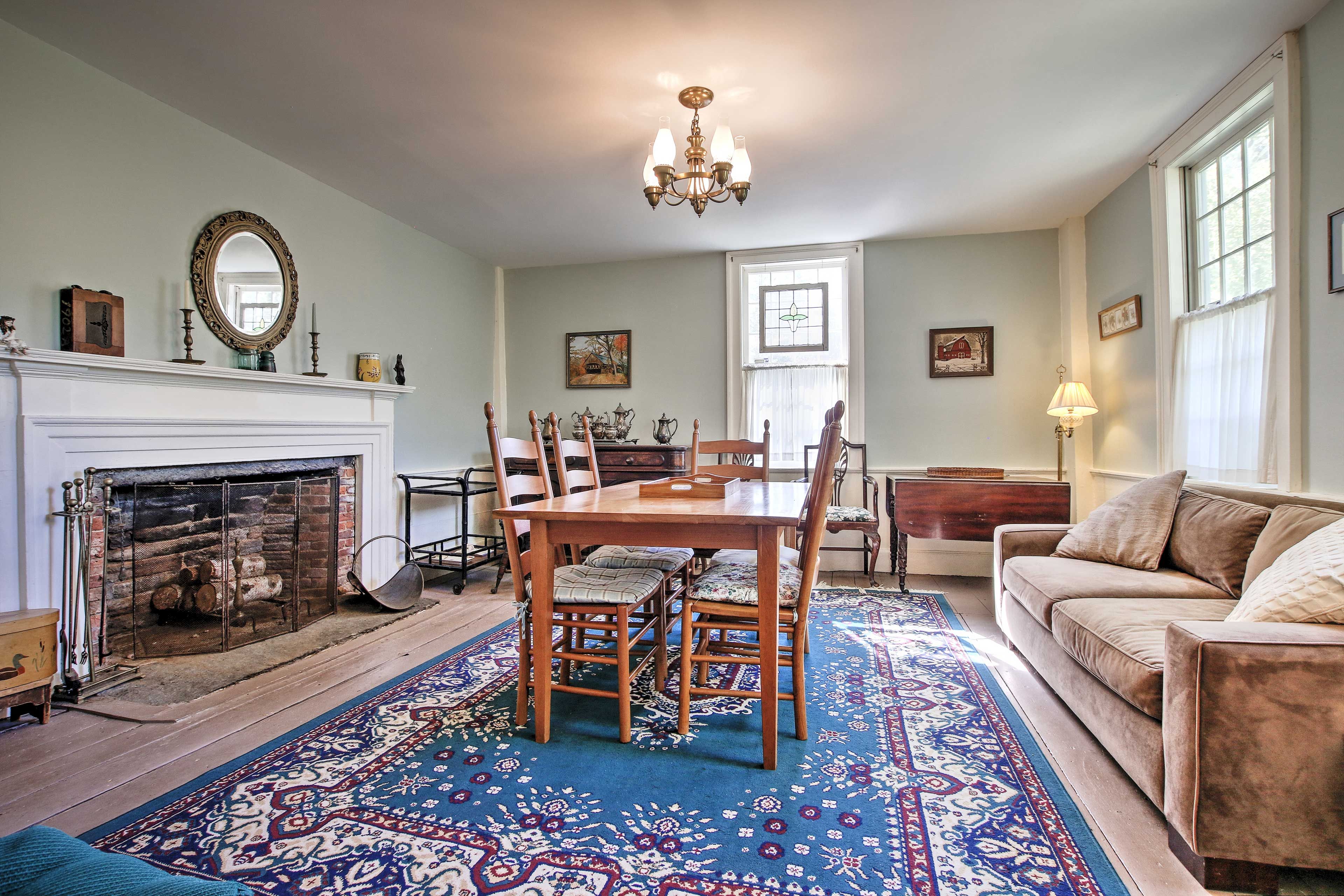 Dining Room | Fireplace | Dishes & Flatware Provided