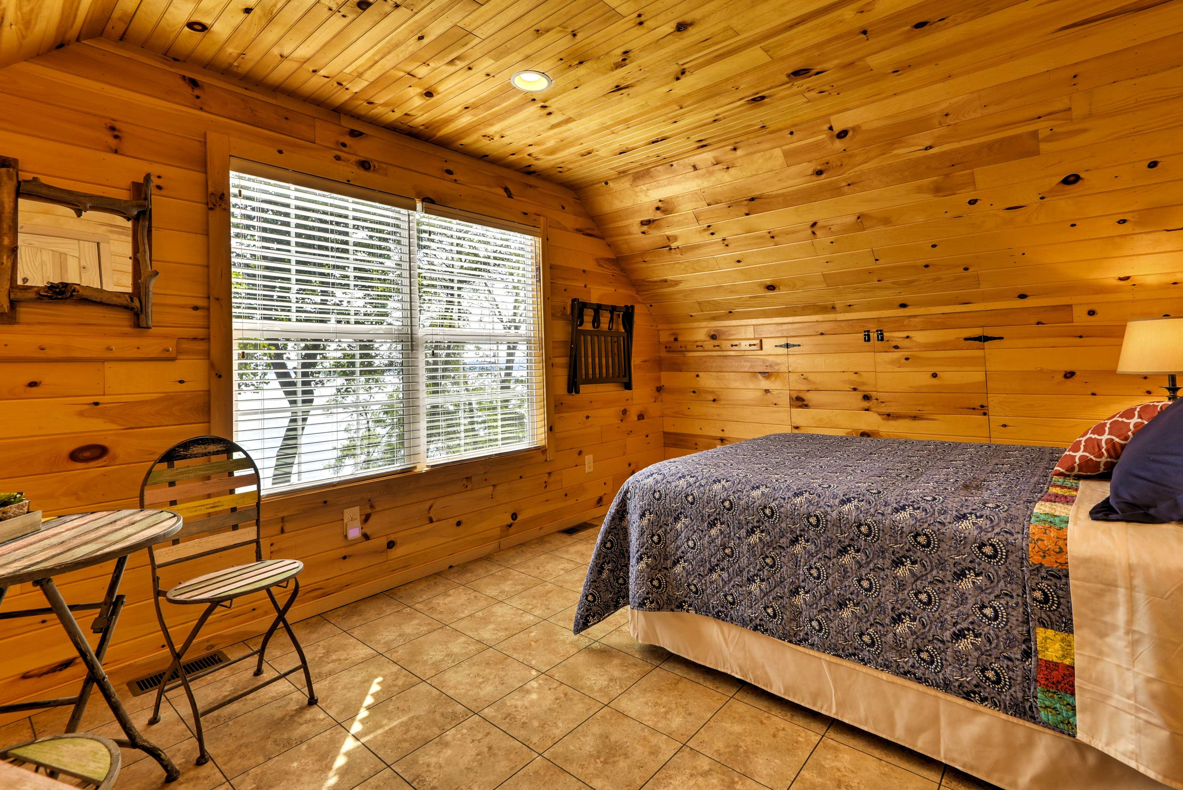 Bedroom 1 | Queen Bed | Main House | 2nd Floor