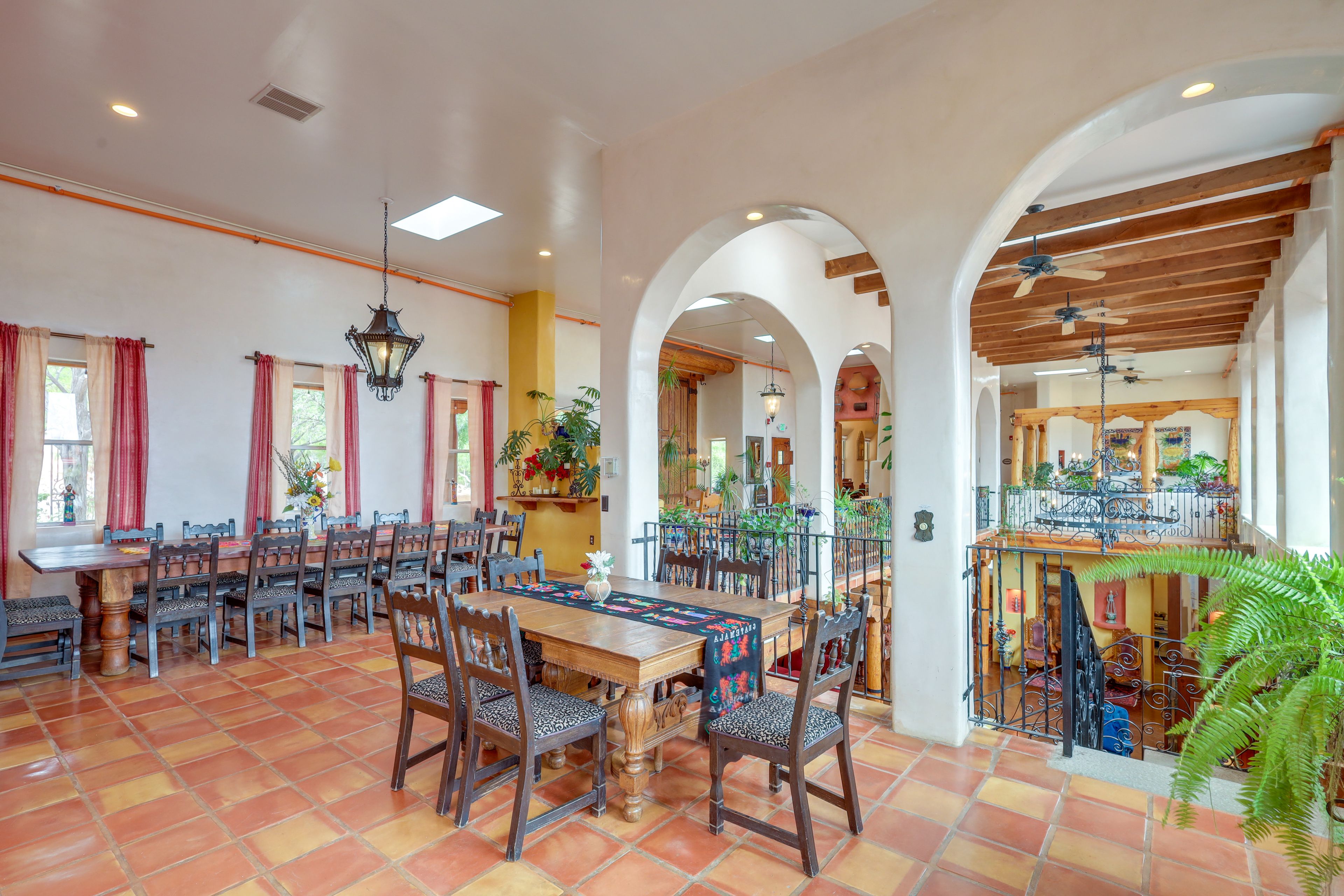Dining Room | Dishes & Flatware Provided