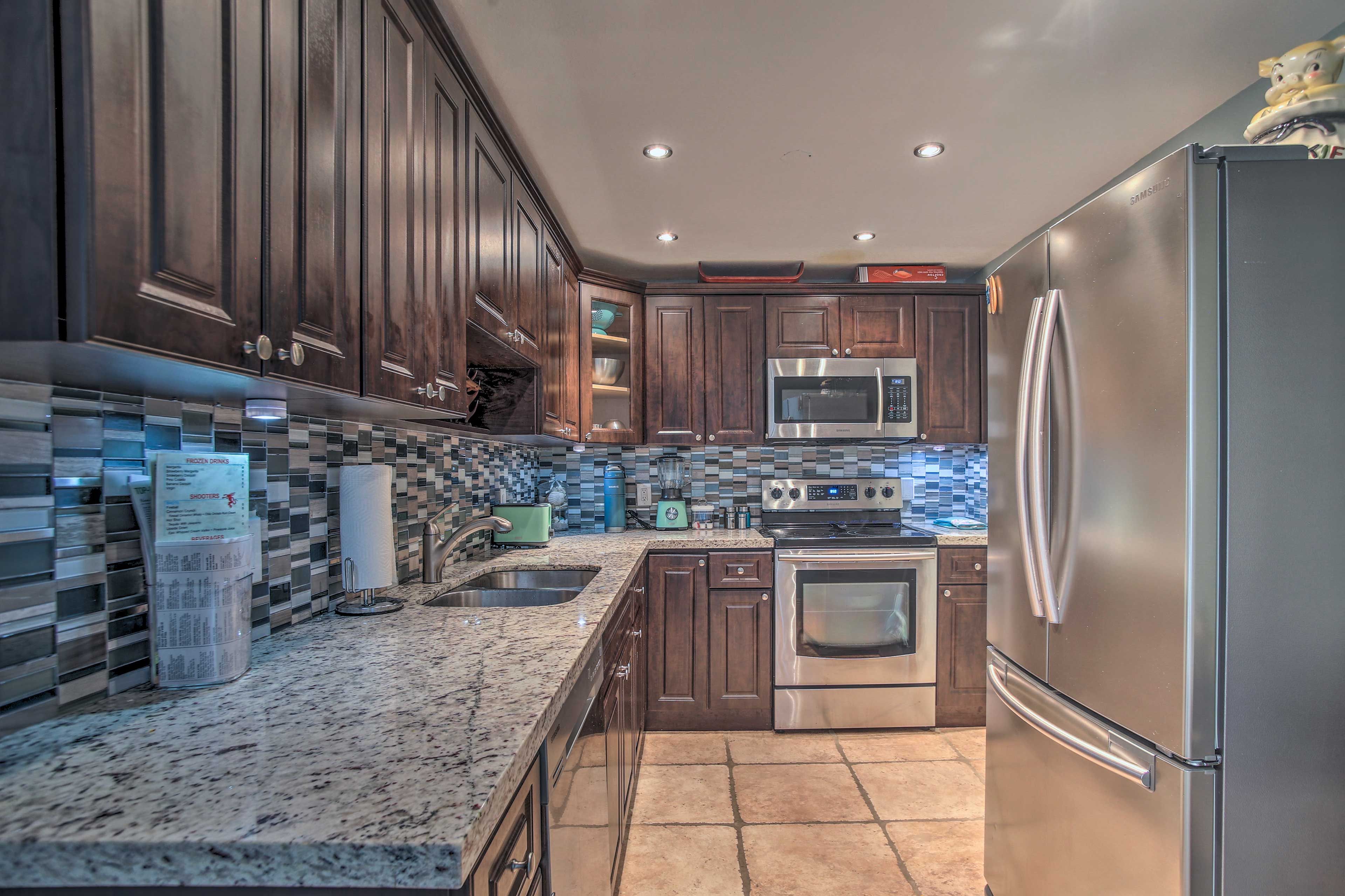 Kitchen | Fully Equipped w/ Cooking Basics