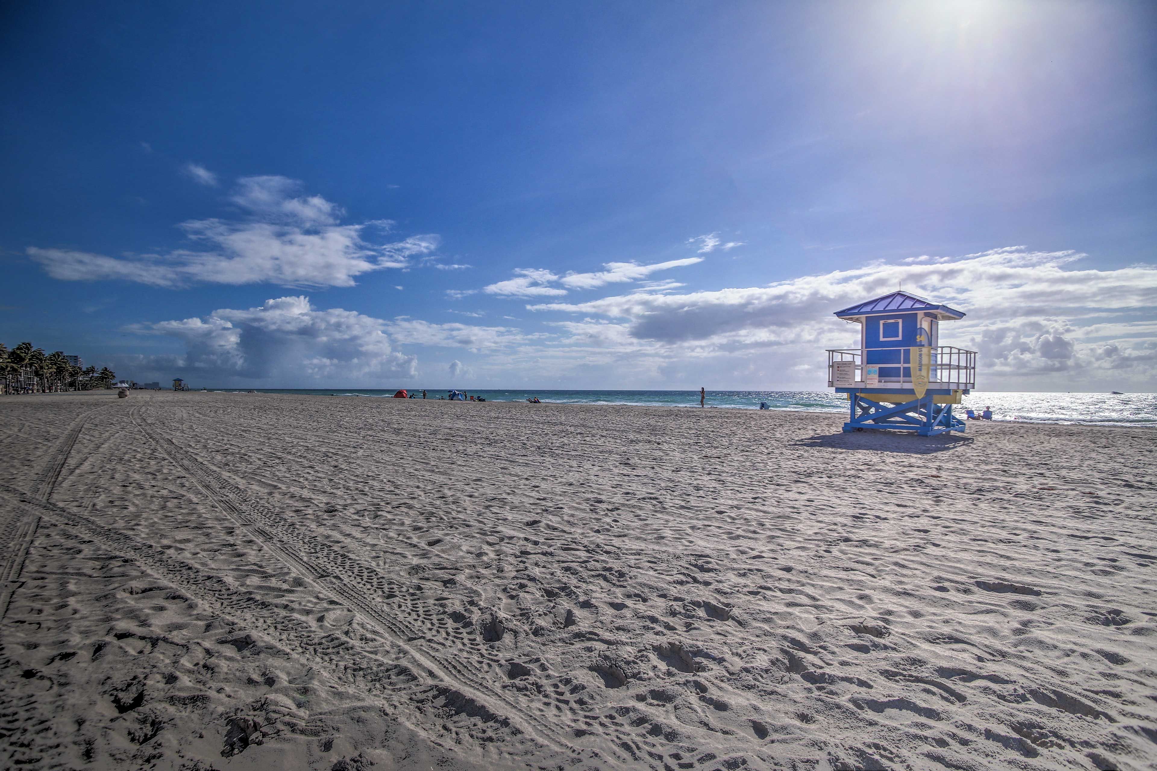 Hollywood Beach | Walking Distance