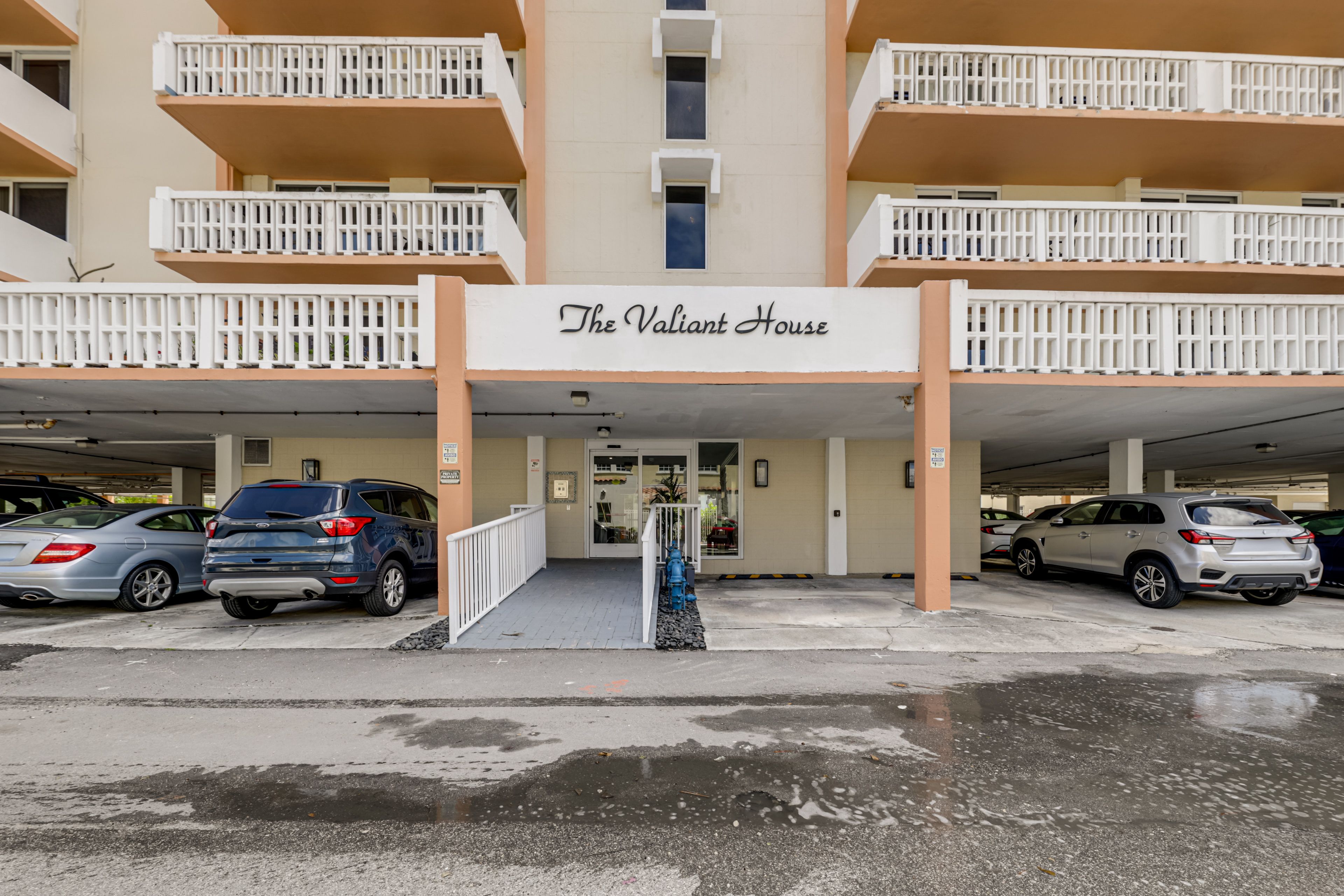 Parking | Garage (1 Vehicle) | Covered Parking (1 Vehicle) | Street