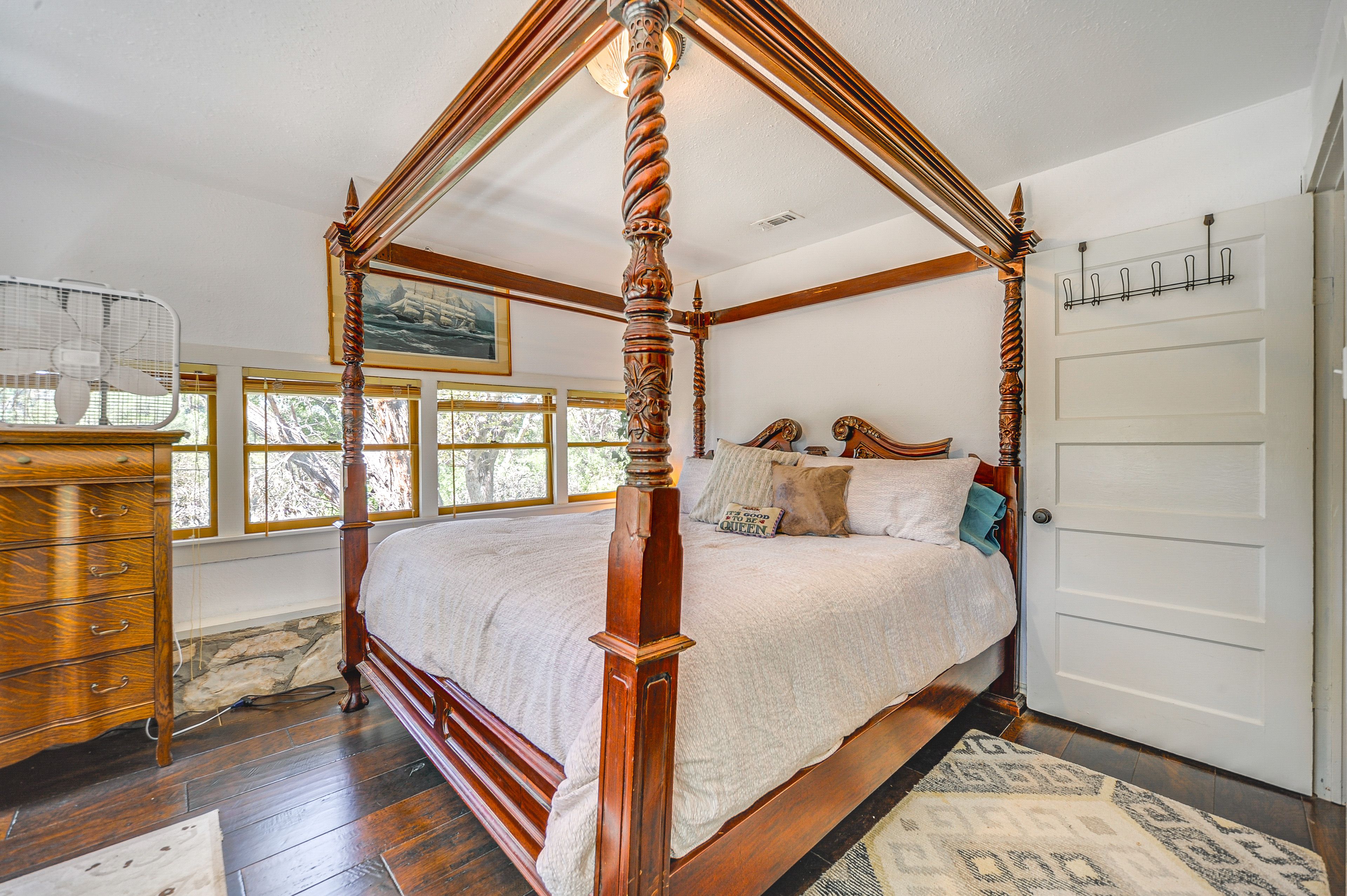 Bedroom | King Bed