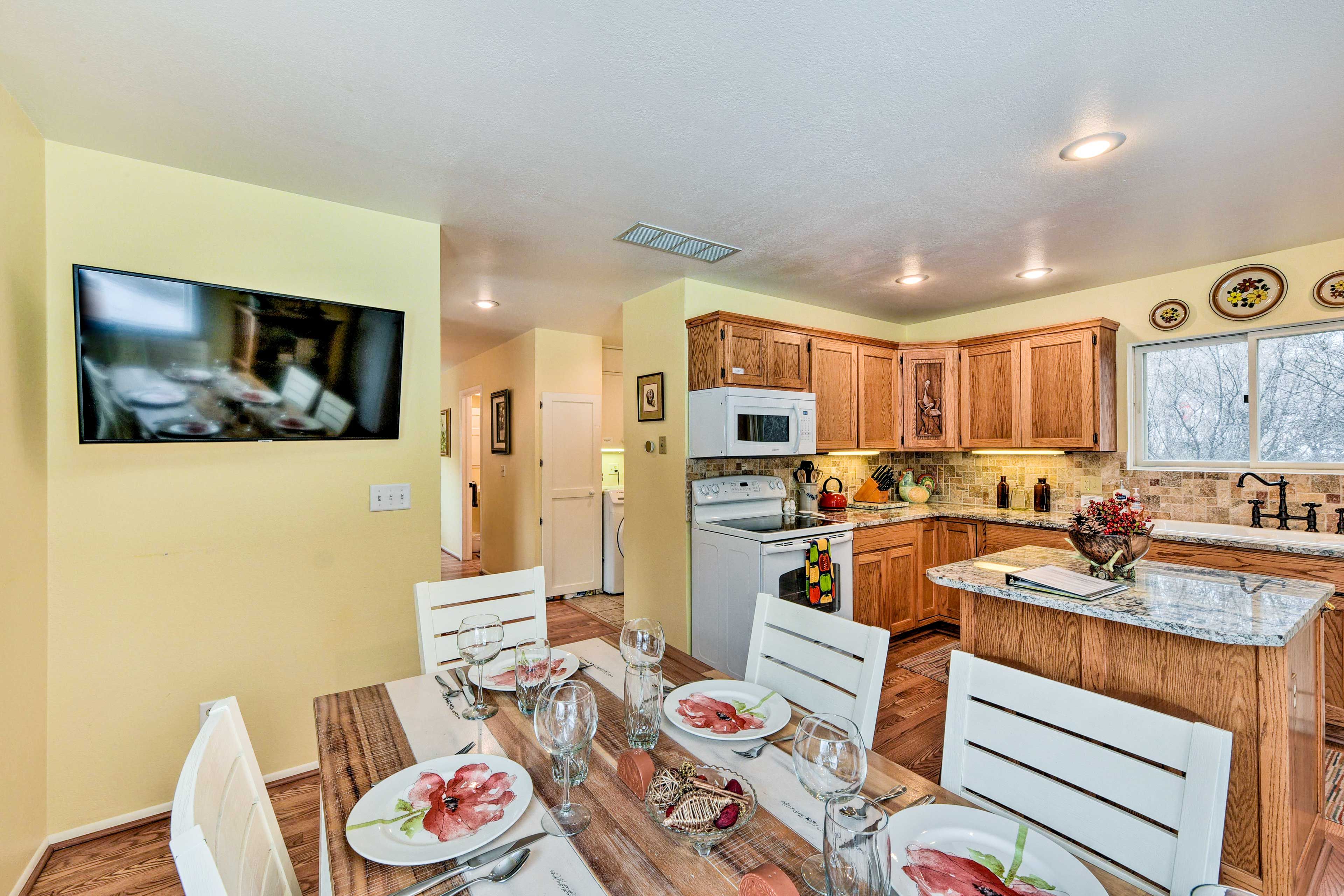 Kitchen/Dining Area