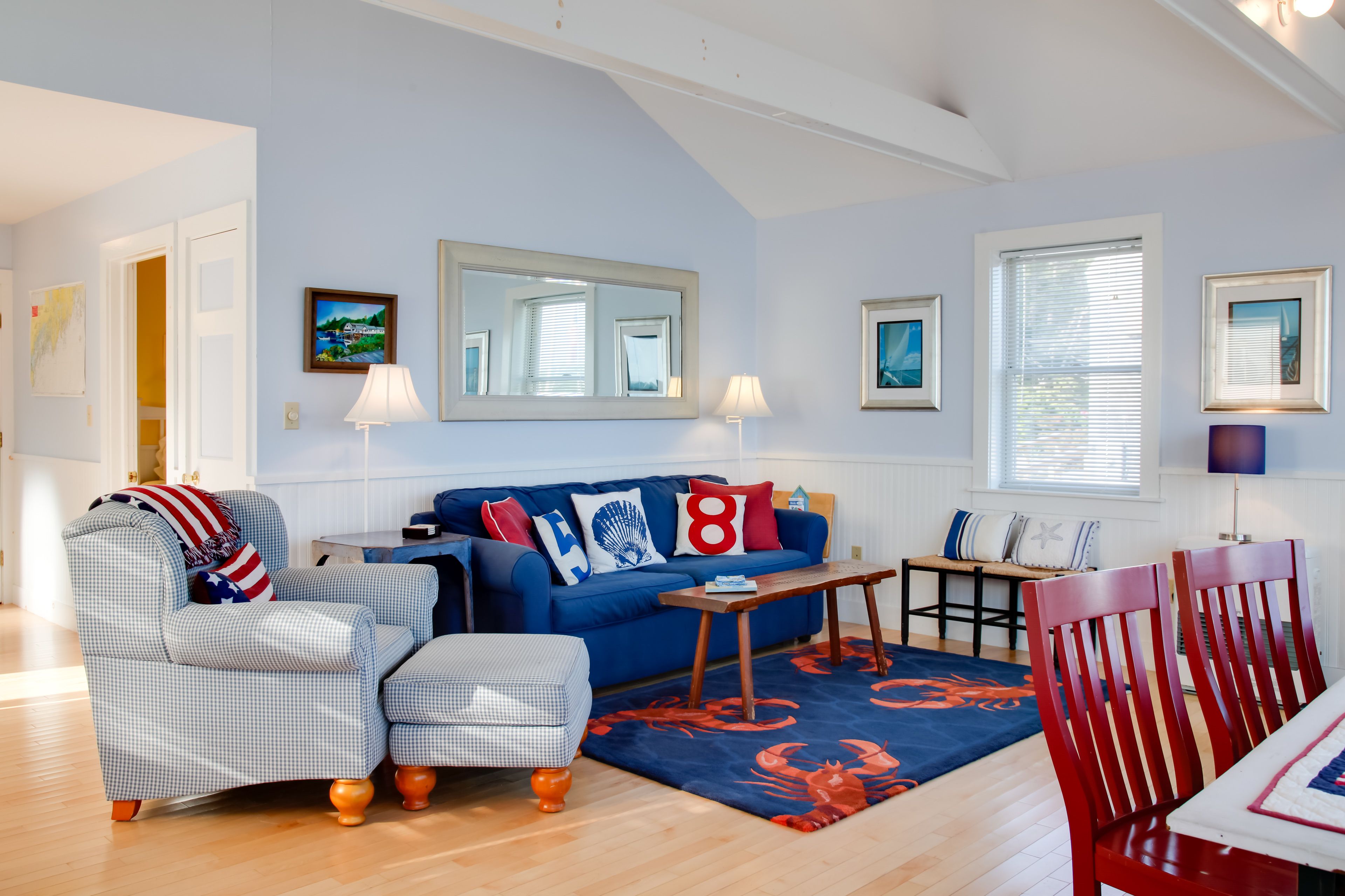 Living Room | Queen Sleeper Sofa | Free WiFi | Central Heating