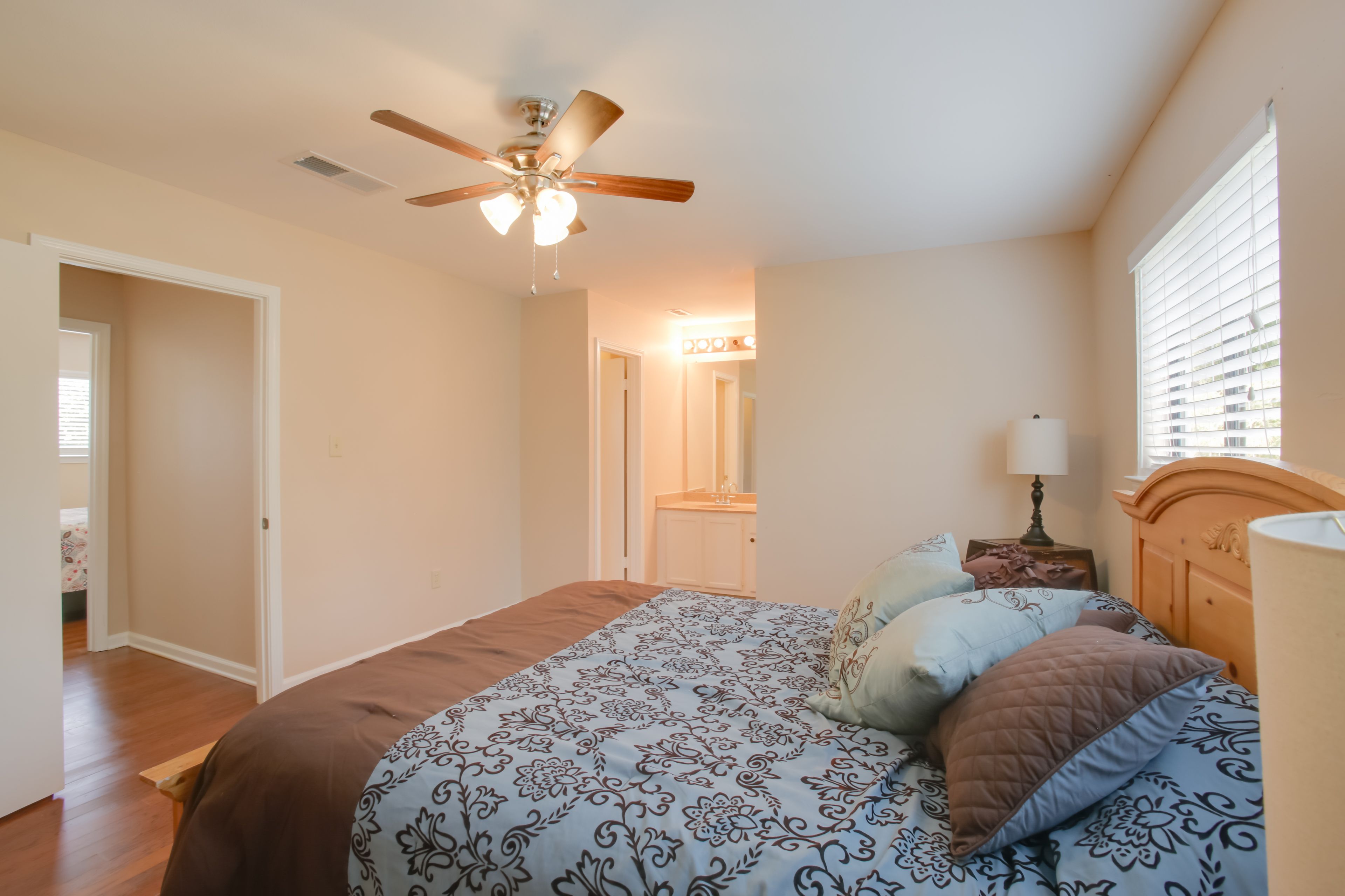 Bedroom 2 | Queen Bed