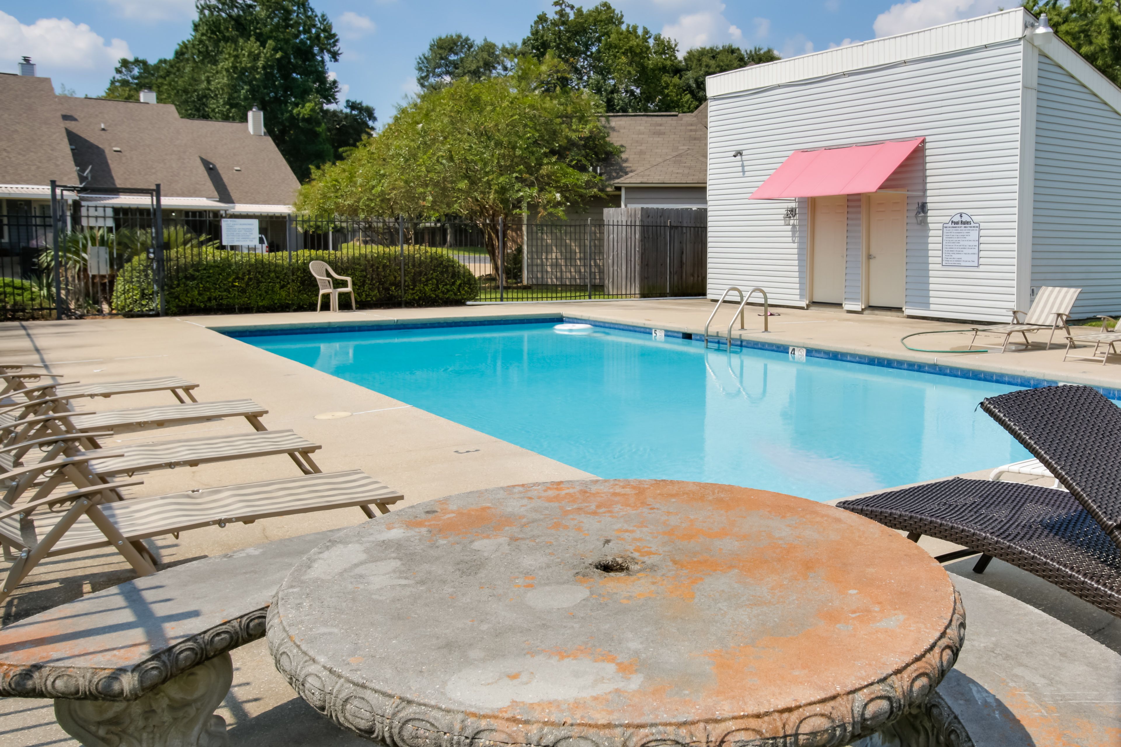 Community Amenities | Outdoor Pool