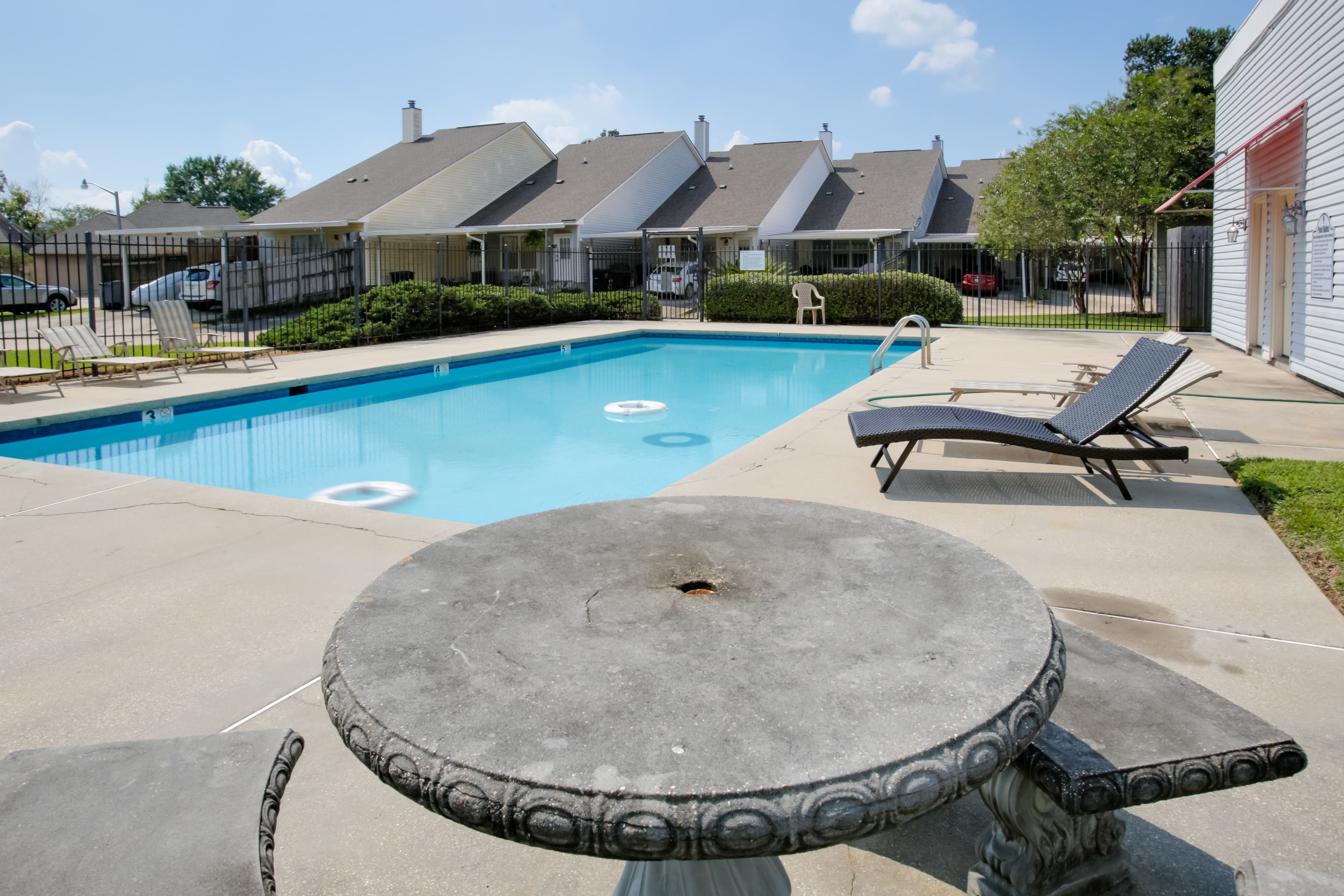 Community Amenities | Outdoor Pool