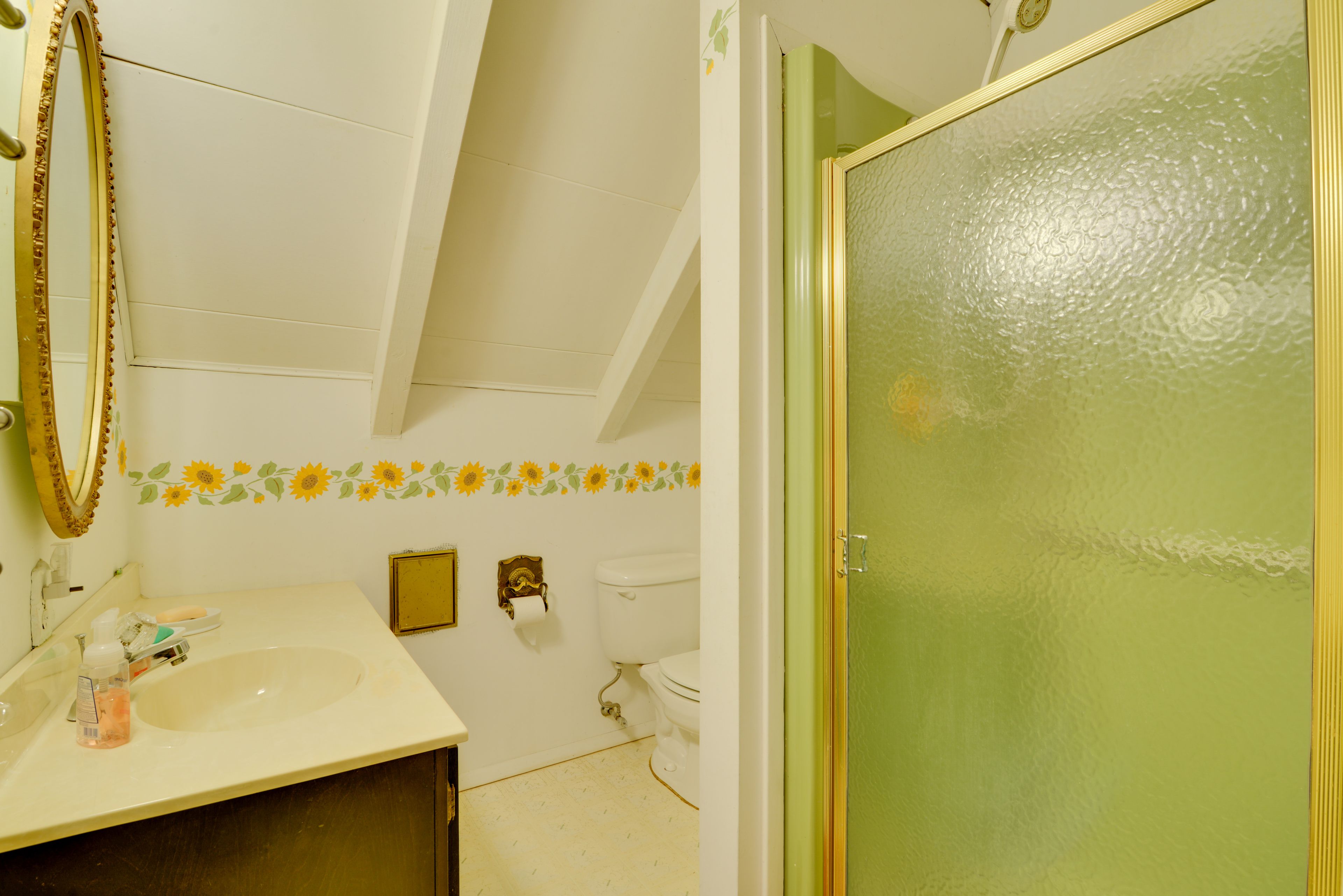 Full Bathroom | Complimentary Toiletries
