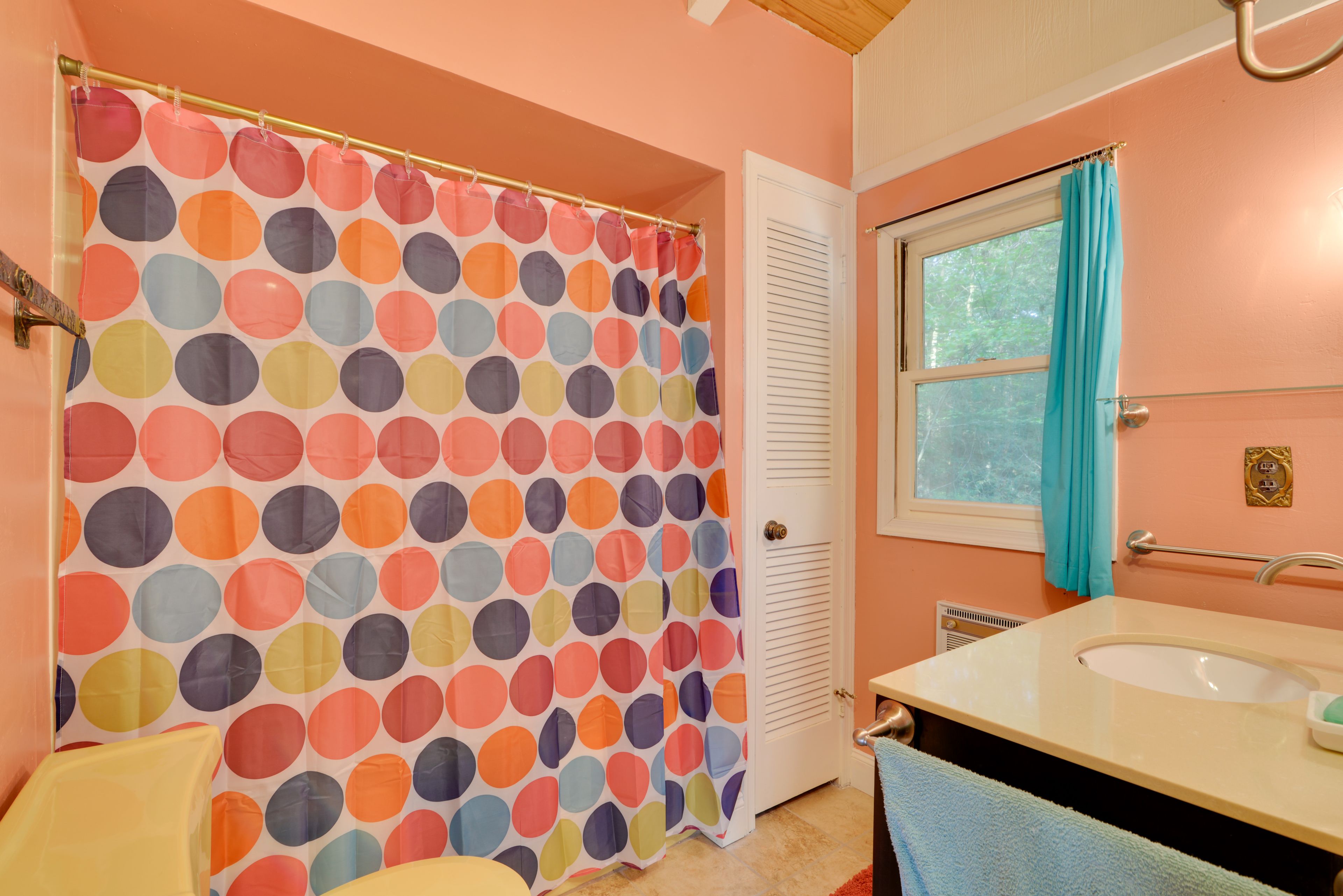 Full Bathroom | Shower/Tub Combo