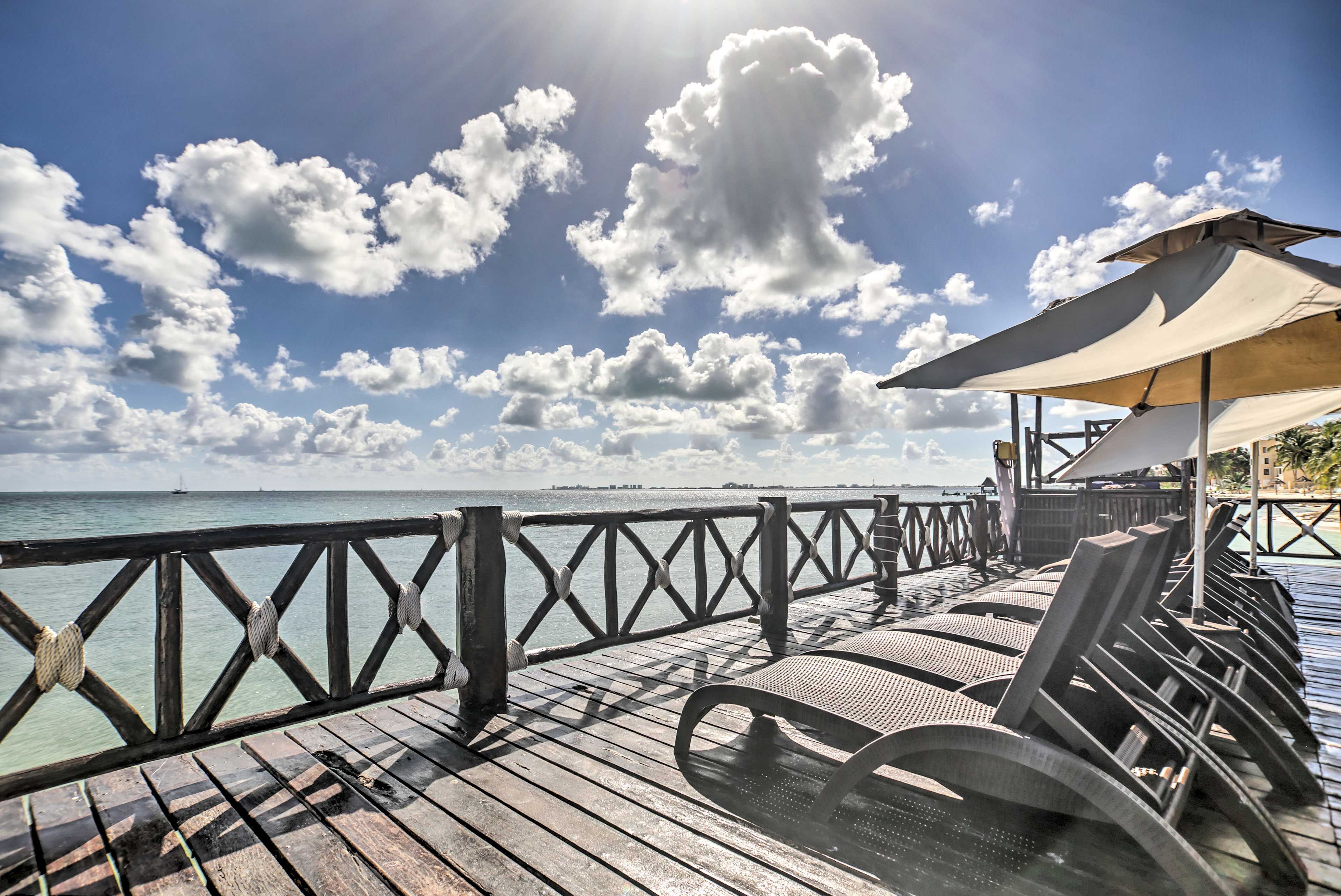 Resort Amenities (Addt'l Fee) | Sun Deck | Pool