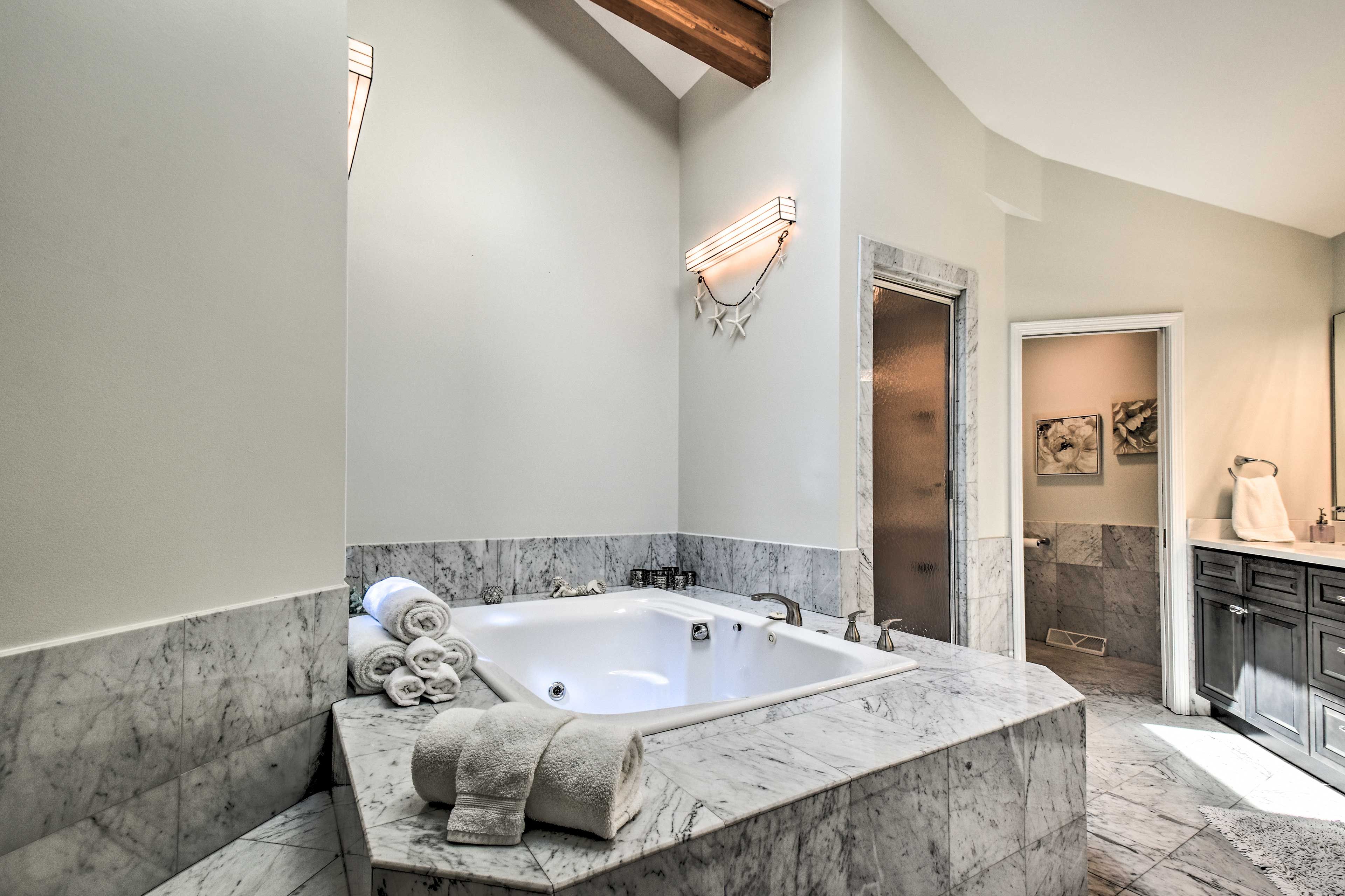 En-Suite Bathroom | Towels Provided