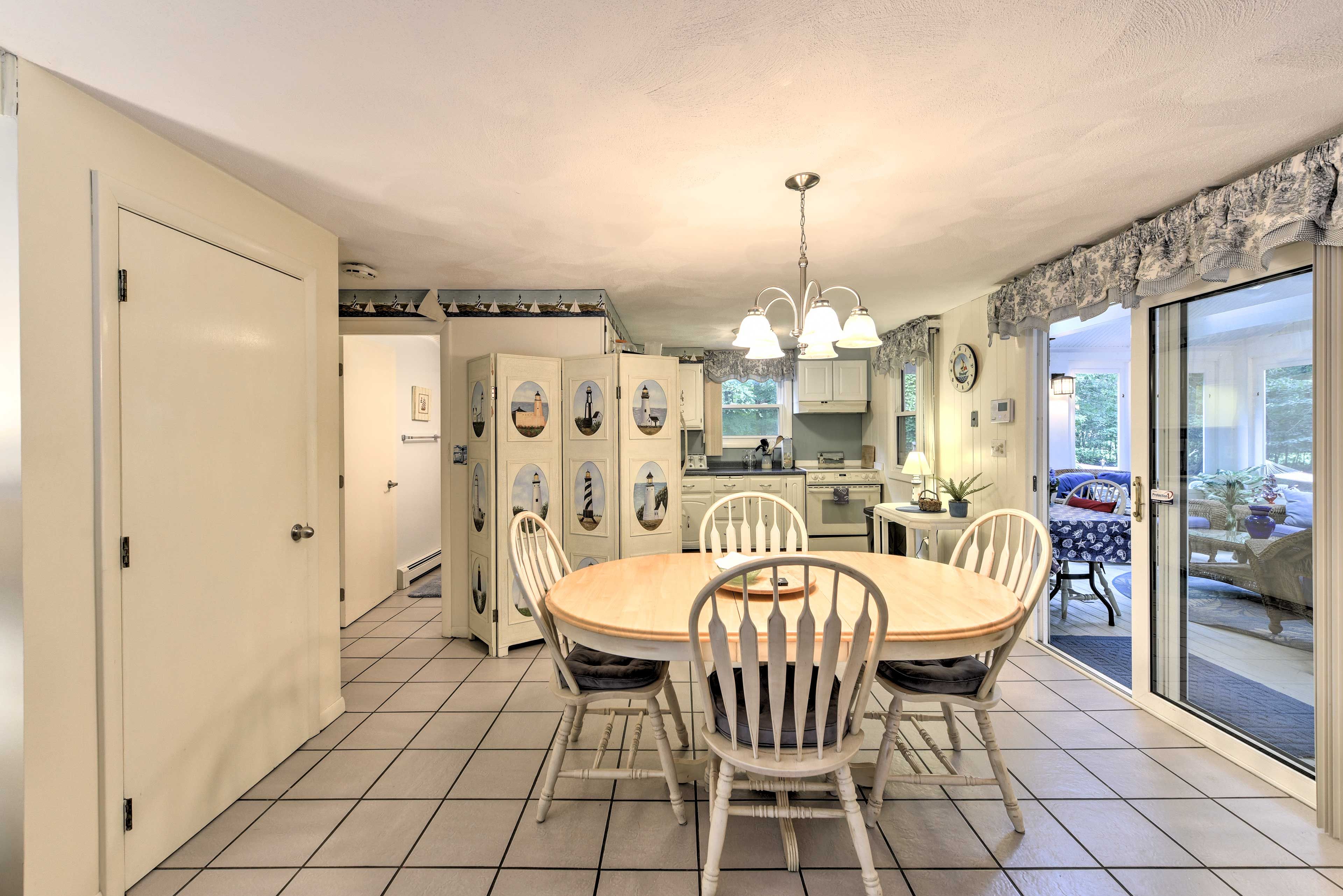 Dining Space | Dishware/Flatware