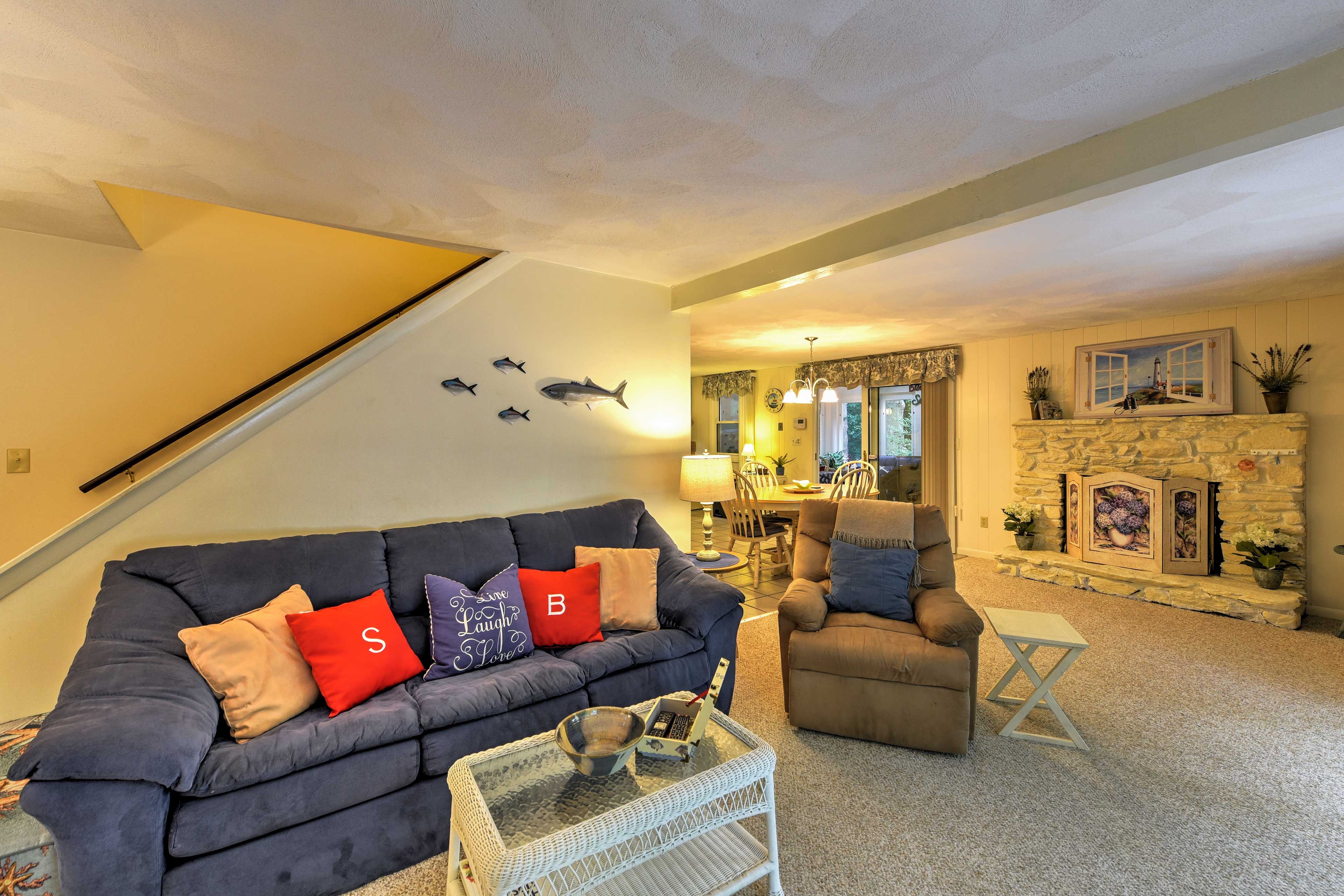 Living Room | Free WiFi | A/C Units