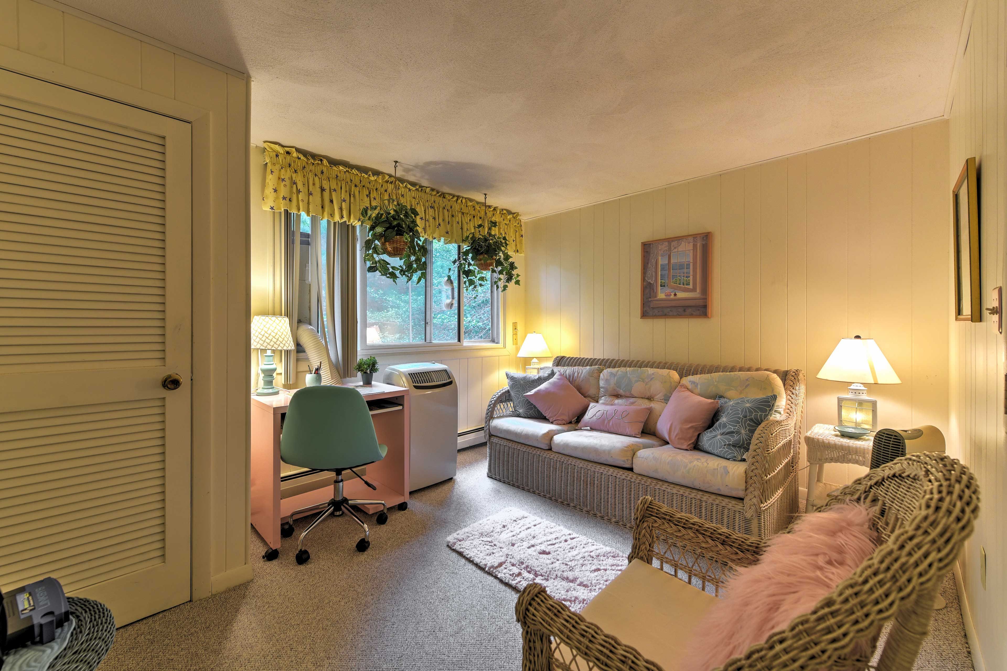 Sitting Room | Desk Workspace