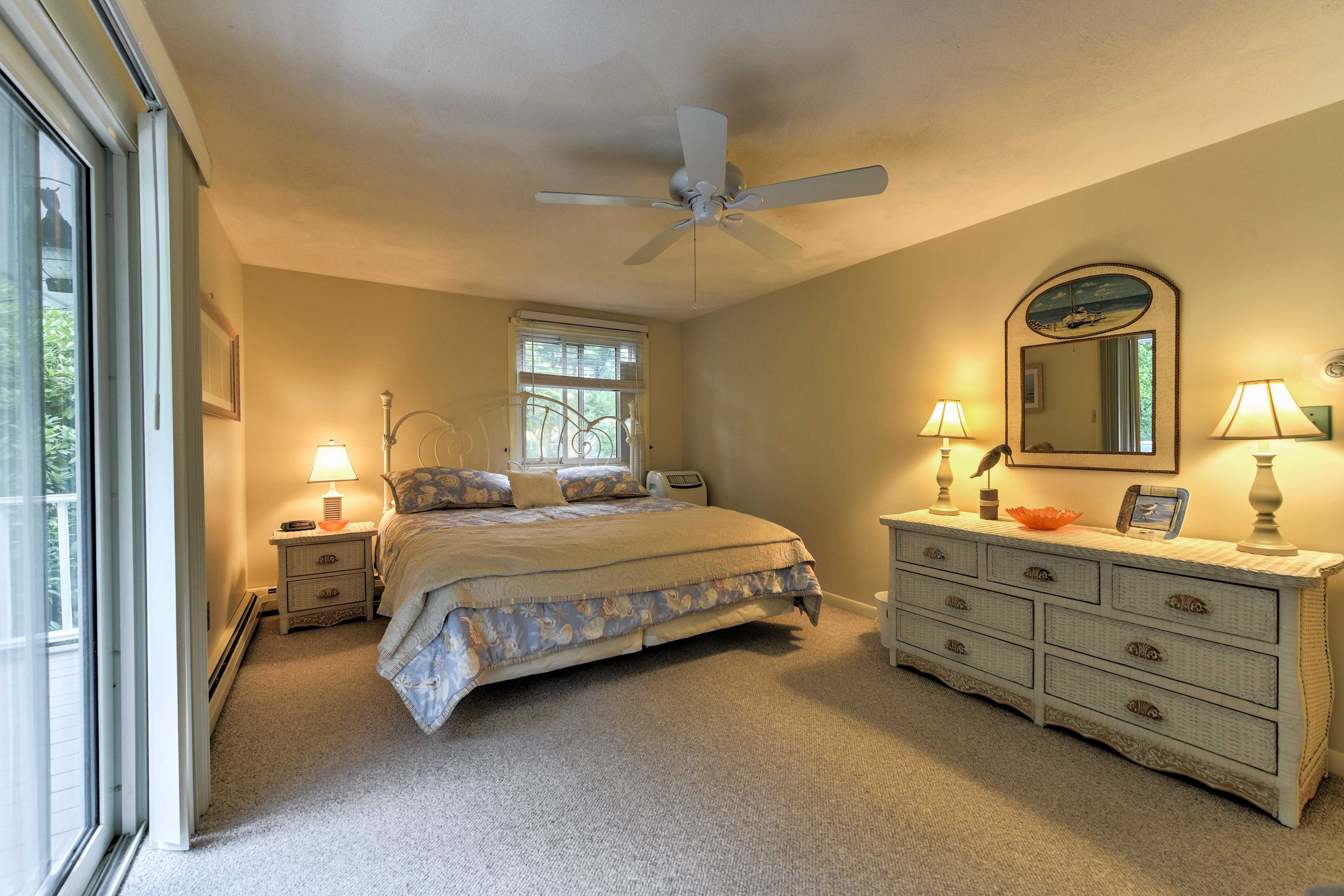 Bedroom 1 | King Bed | Linens Provided | Cable TV