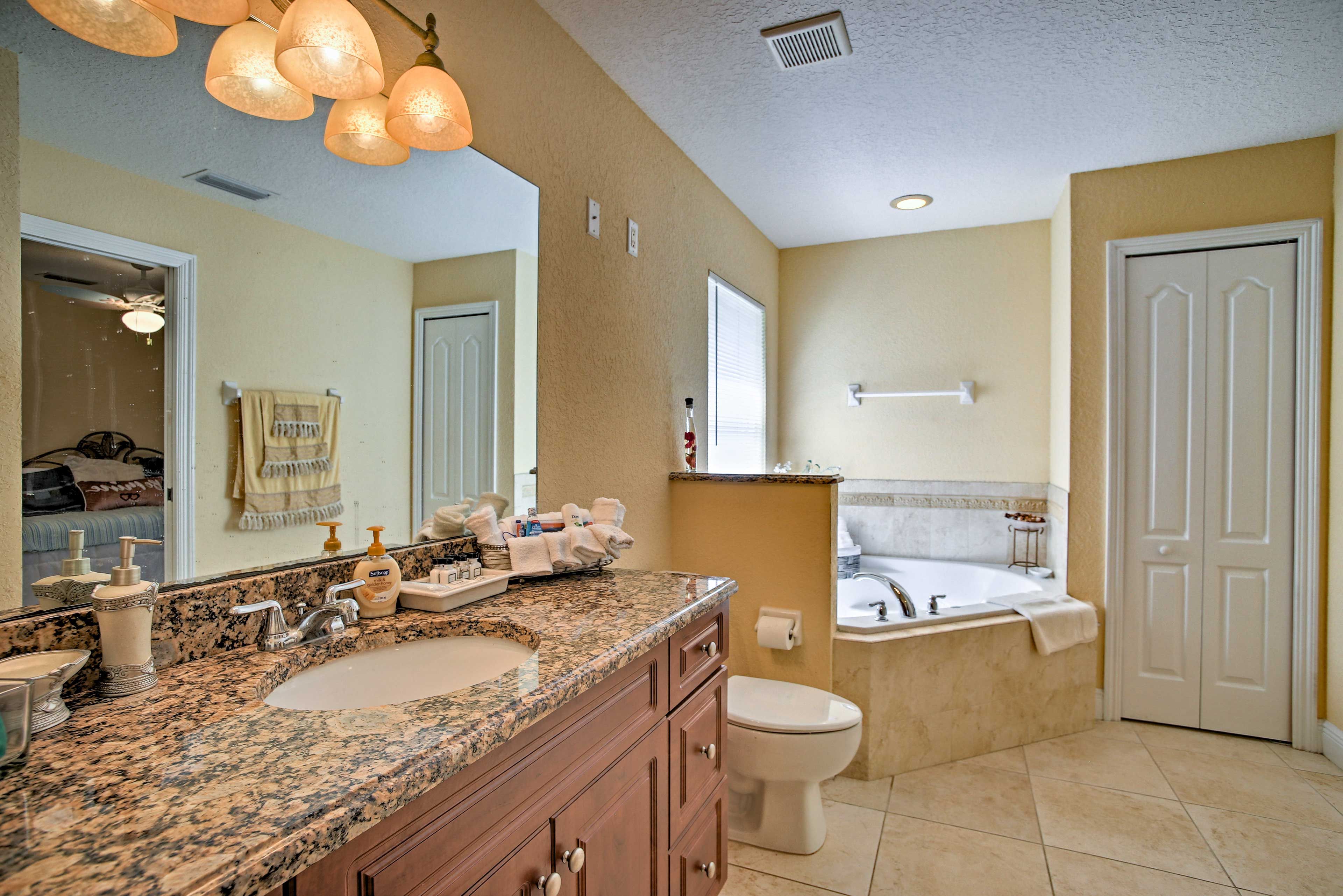 En-Suite Bathroom | Towels Provided