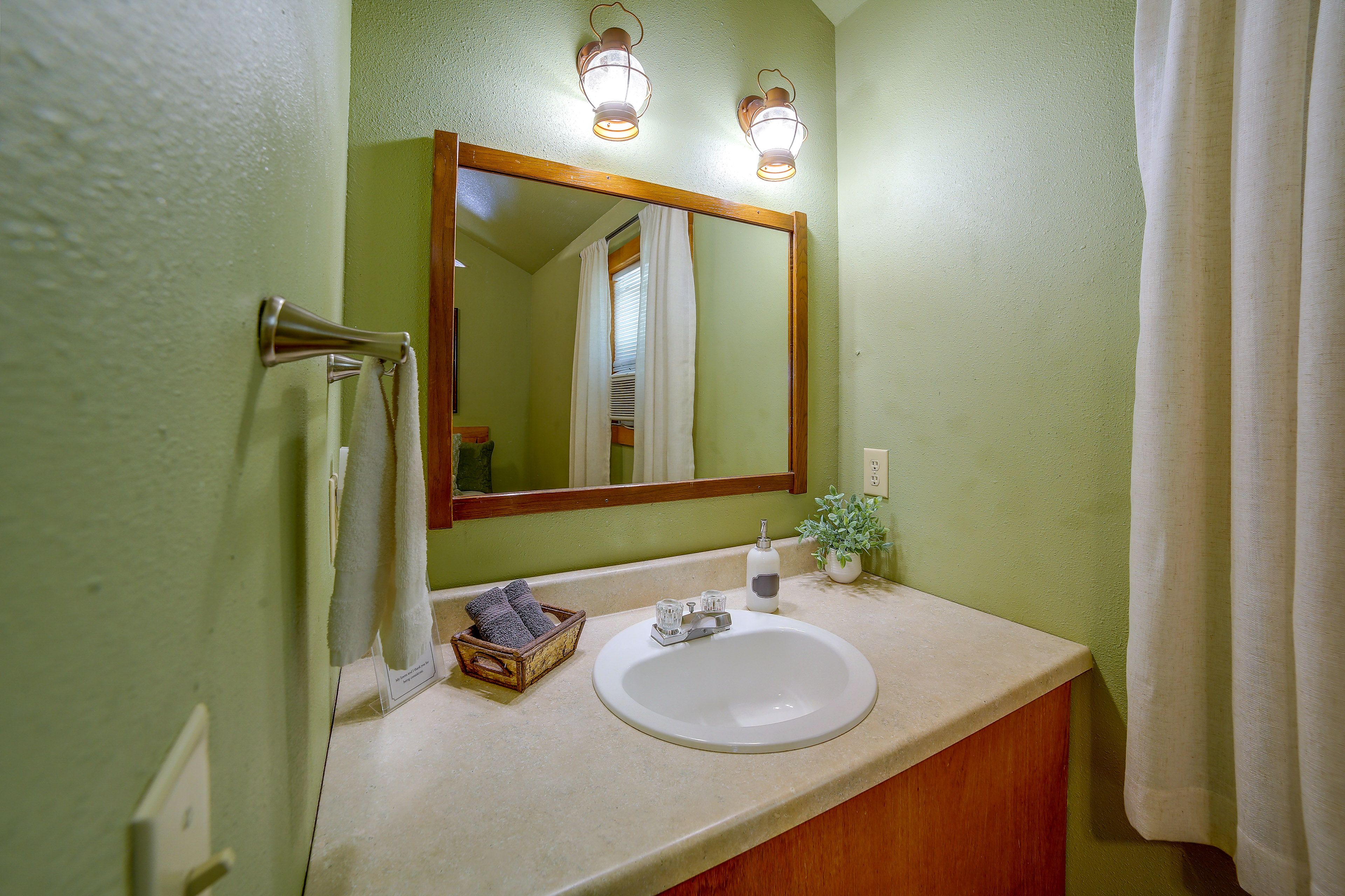 Bathroom | Towels Provided
