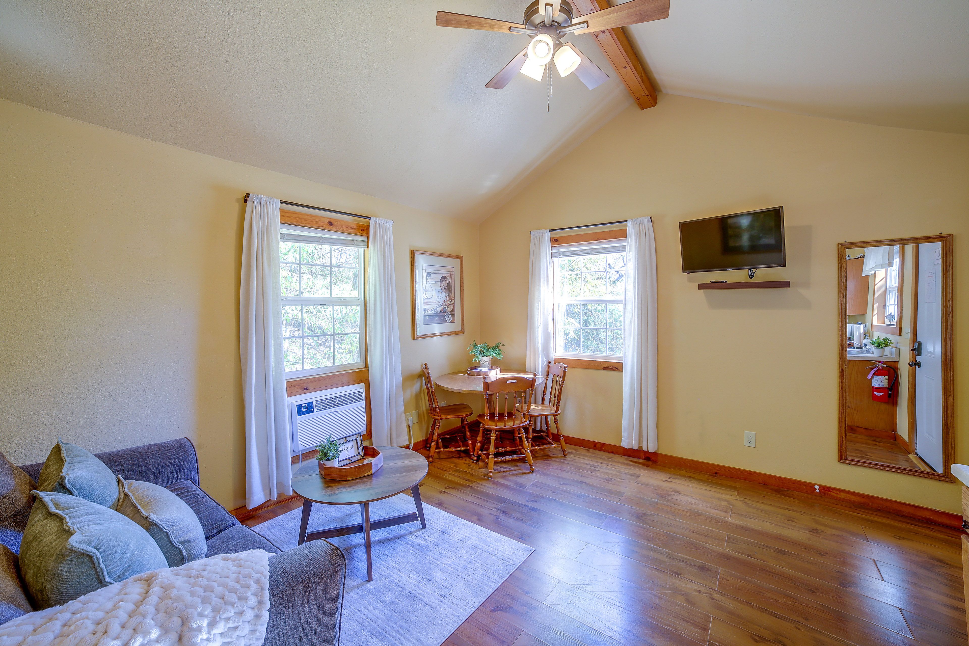 Main Interior Space | Free WiFi | Central A/C | Cable TV
