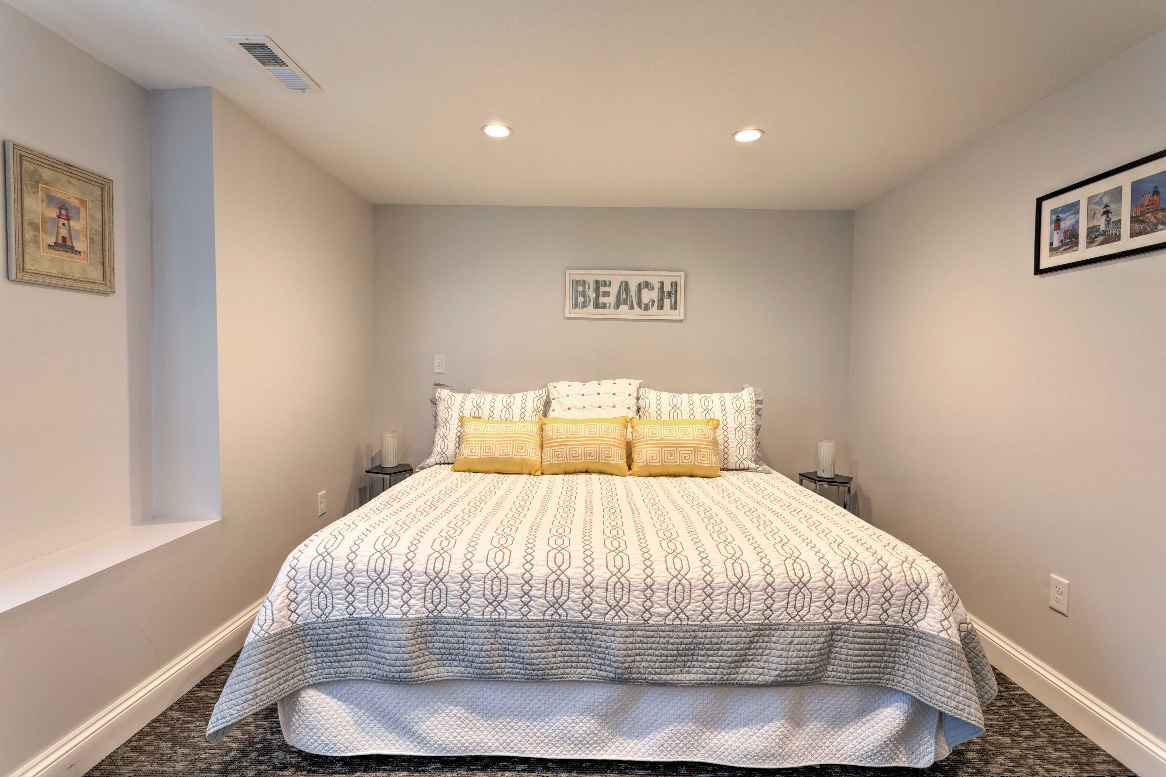 Bedroom 5 | King Bed | Basement Level