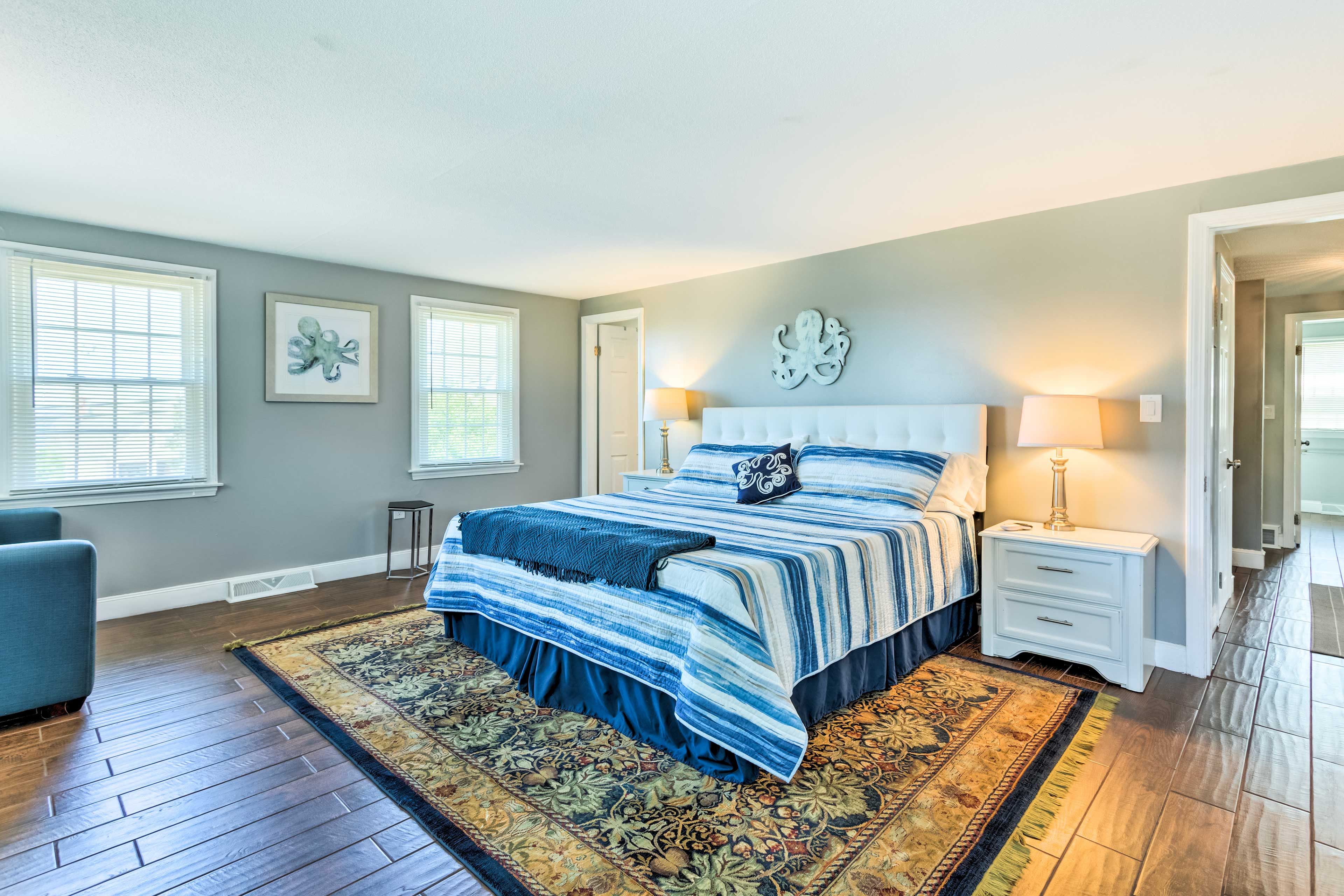 Bedroom 1 | King Bed | Sleeper Sofa | En-Suite Bathroom | 2nd Floor