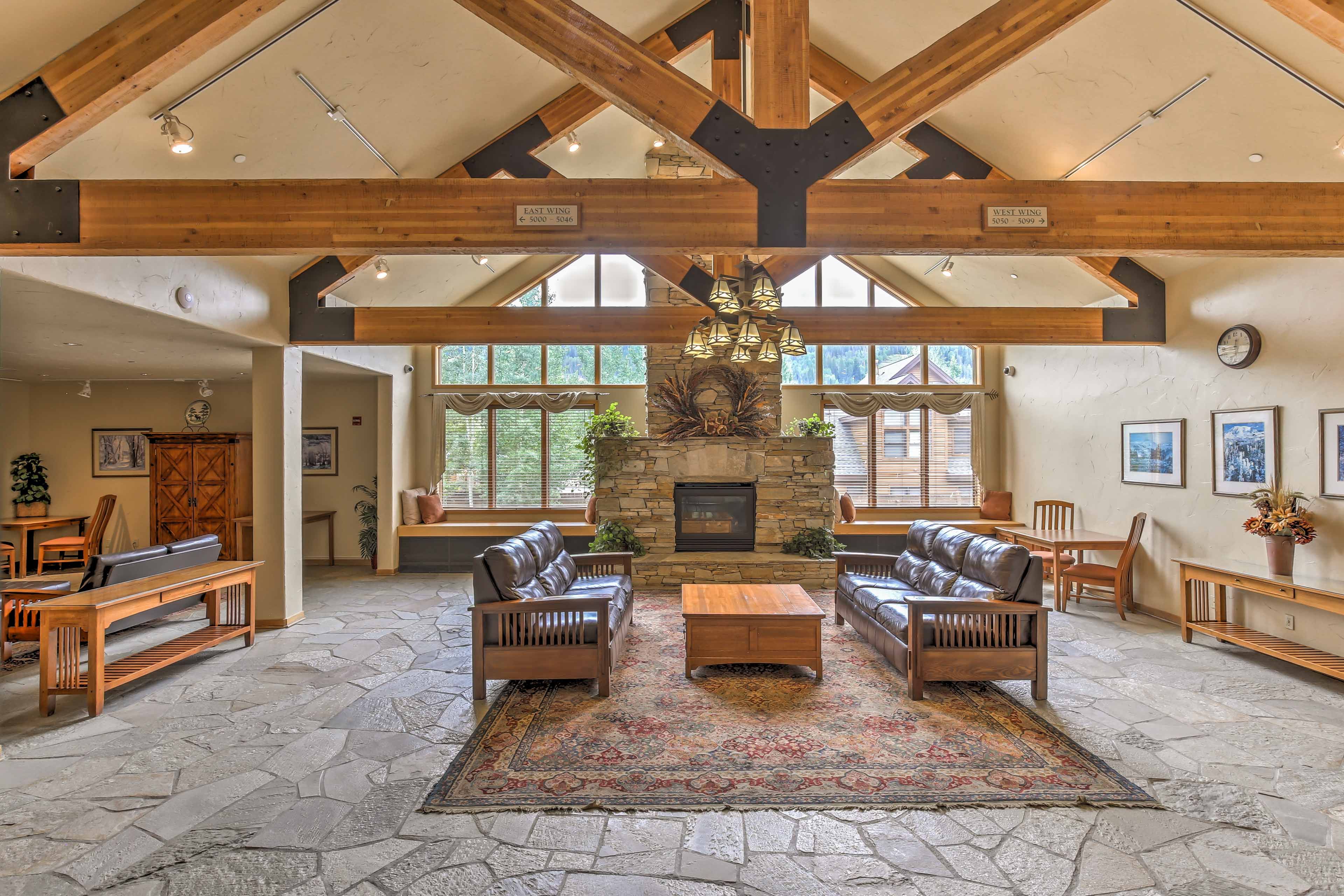The condo is found at the Gateway Mountain Lodge, brimming w/ on-site amenities