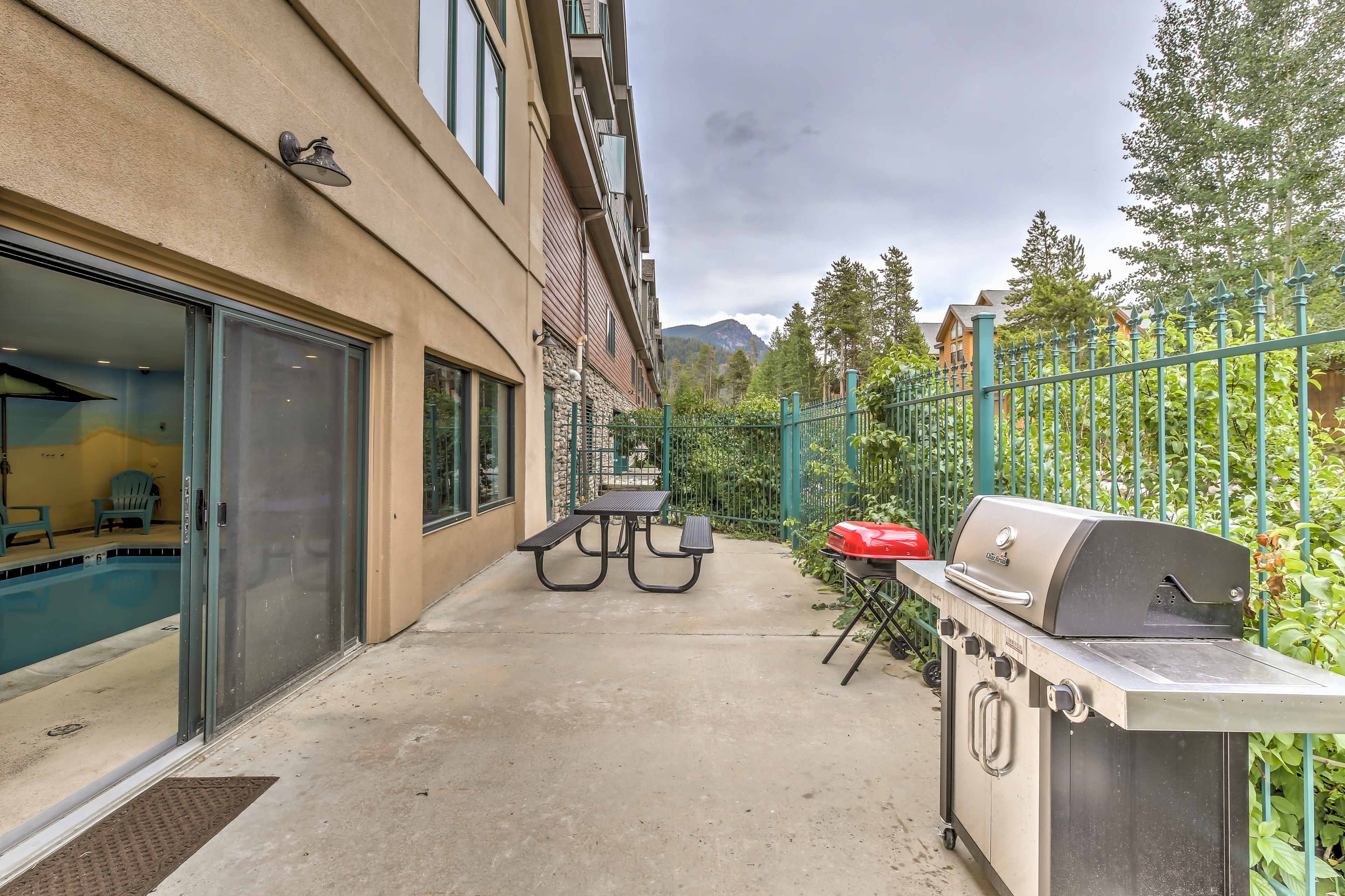 Enjoy an afternoon barbecue at the picnic table.