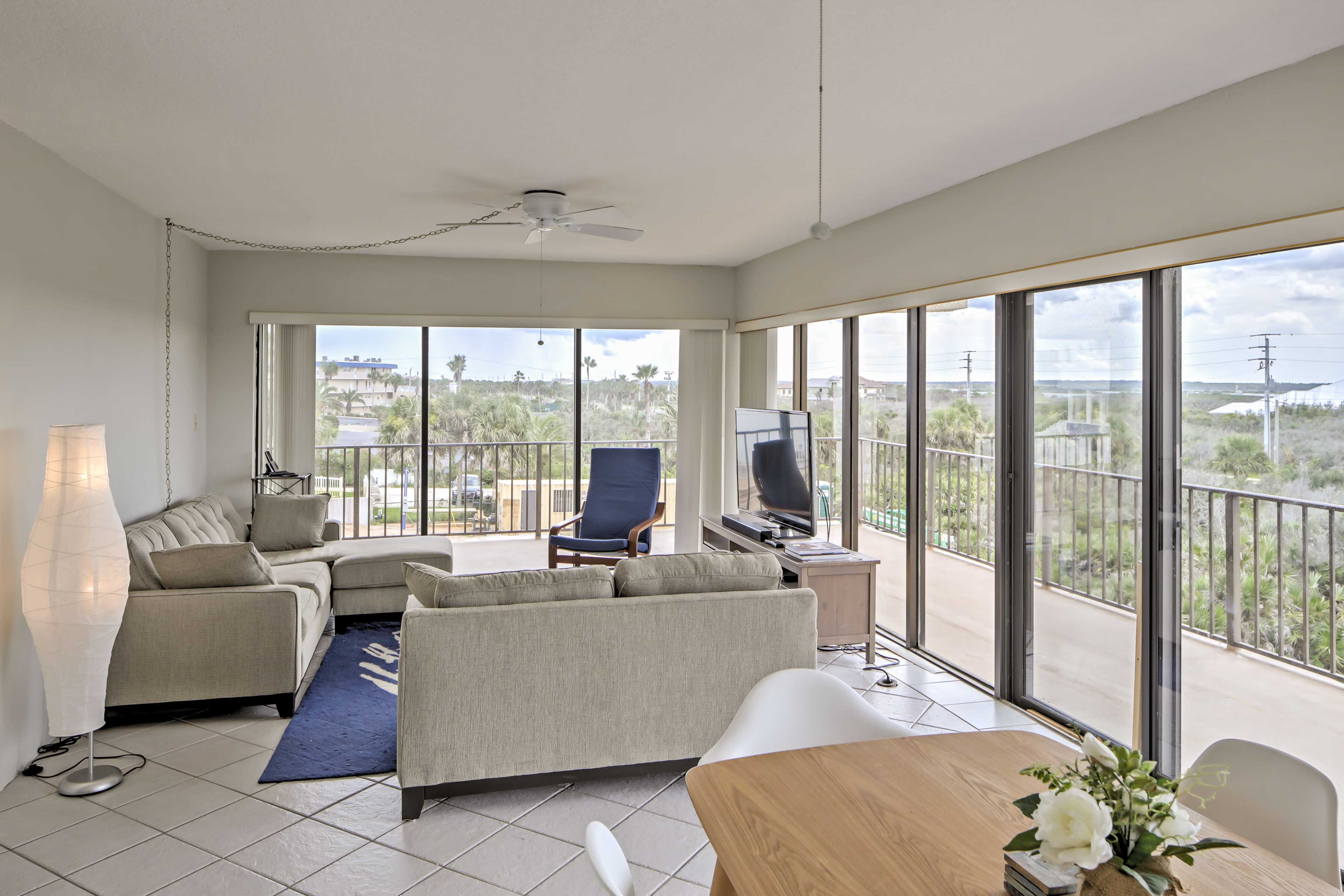 An open floor plan makes it easy to converse with friends.