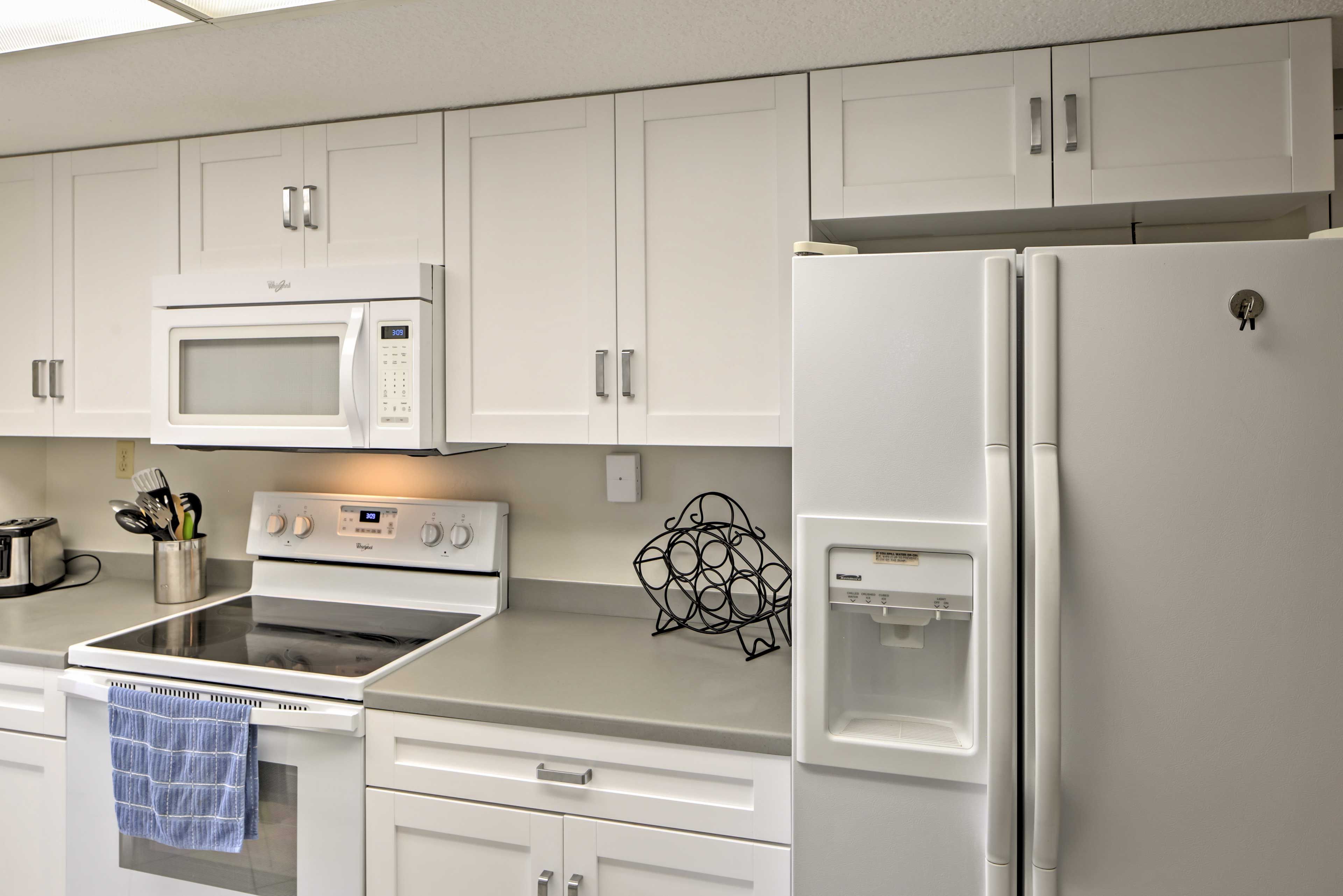 Prepare delicious home-cooked meals in the fully equipped kitchen.
