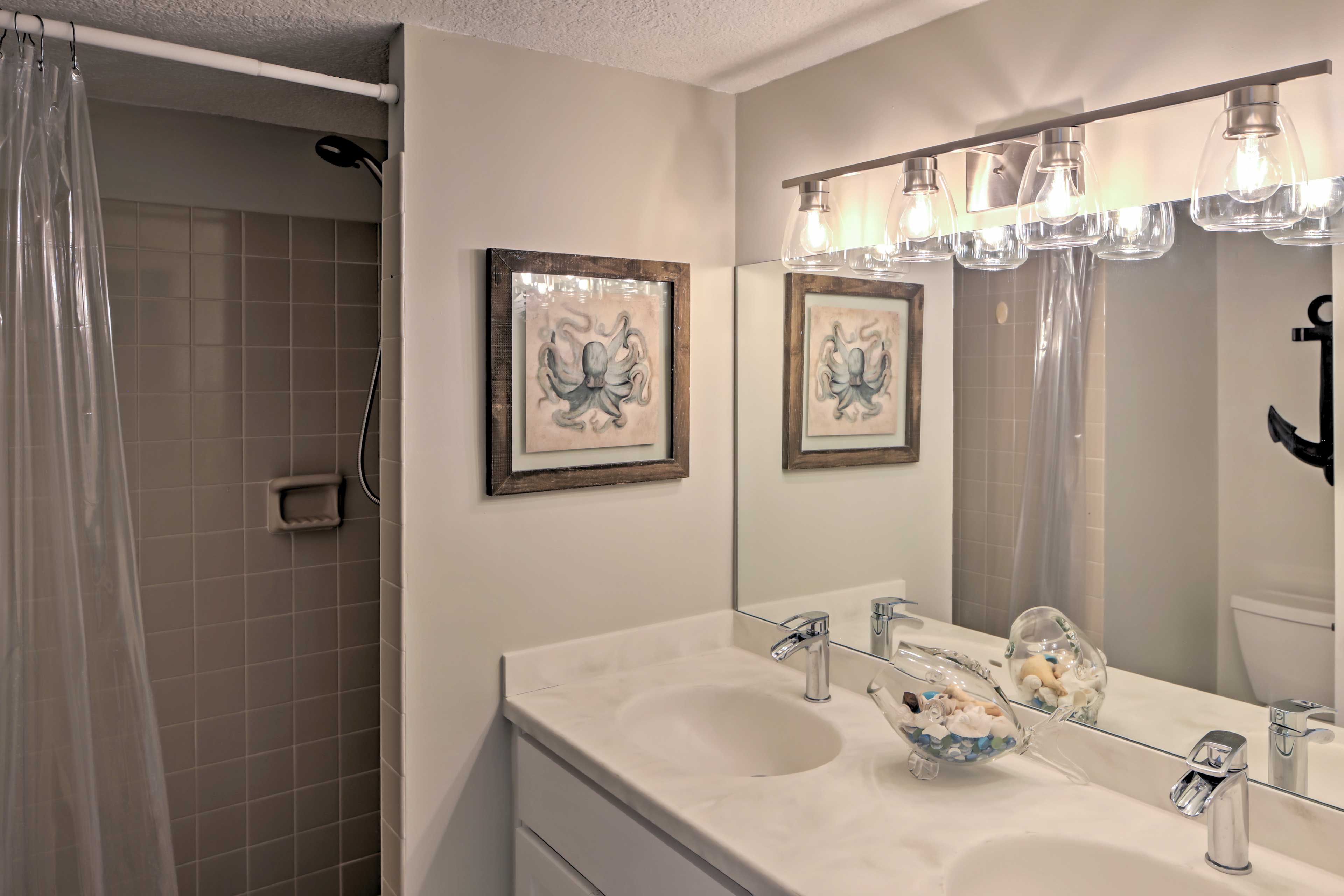 Freshen up in this bathroom after a day spent playing in the sand.