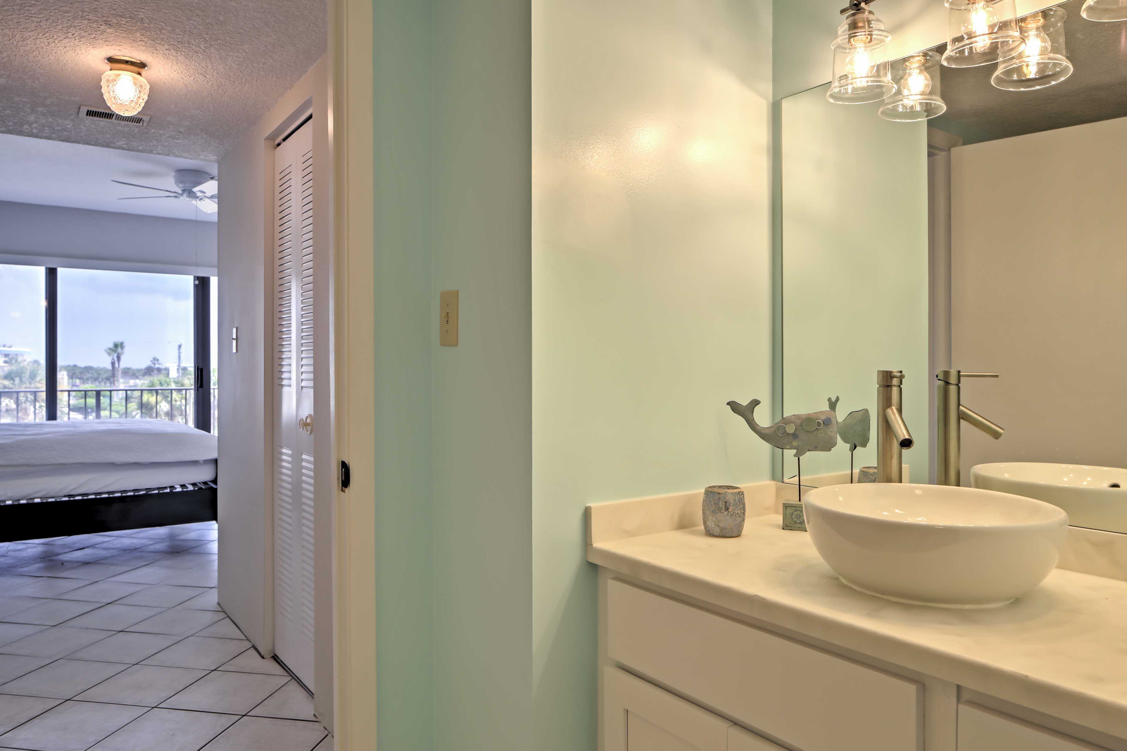 This condo has everything you could ask for!