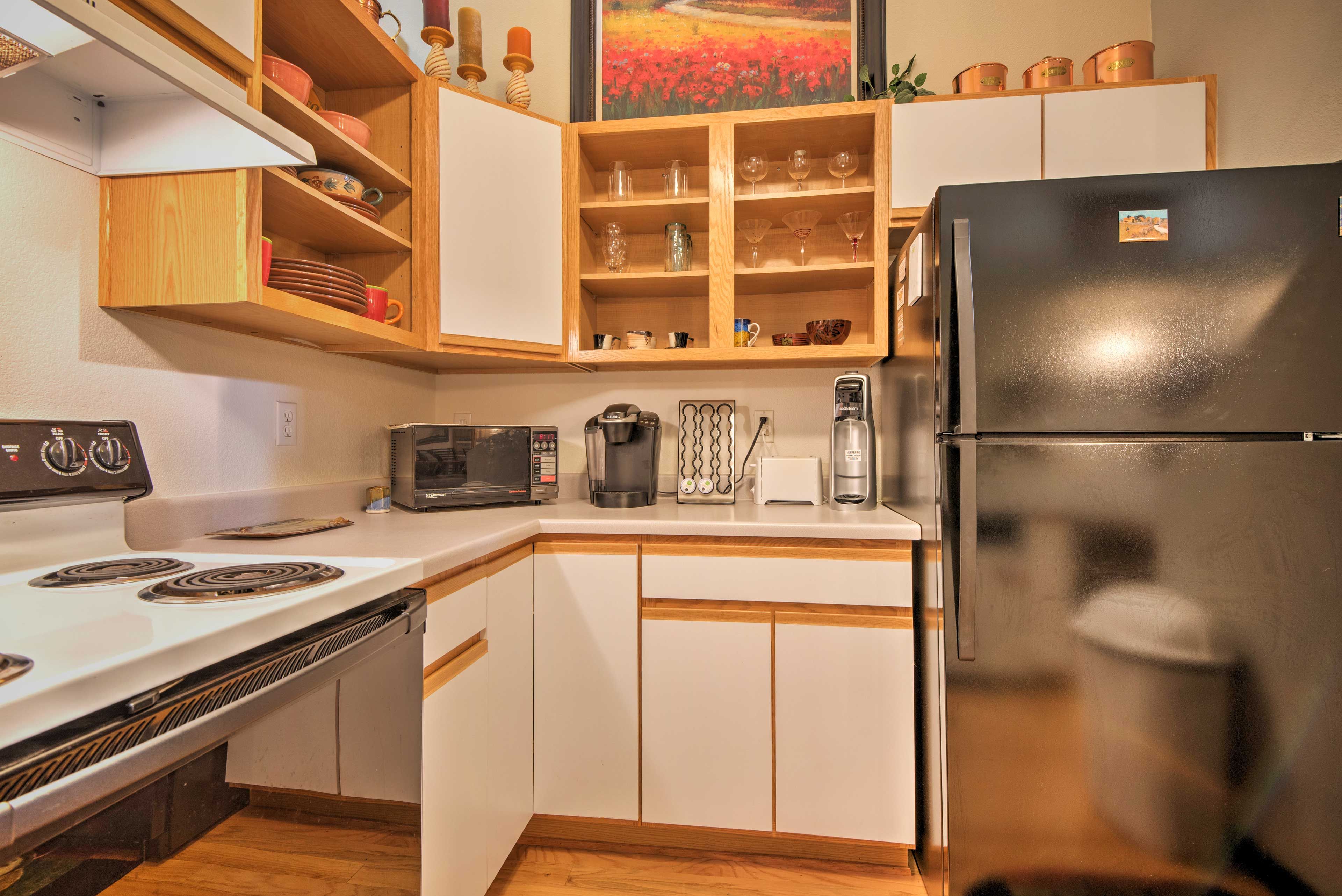 You'll find everything you need to prepare a meal in the fully equipped kitchen.