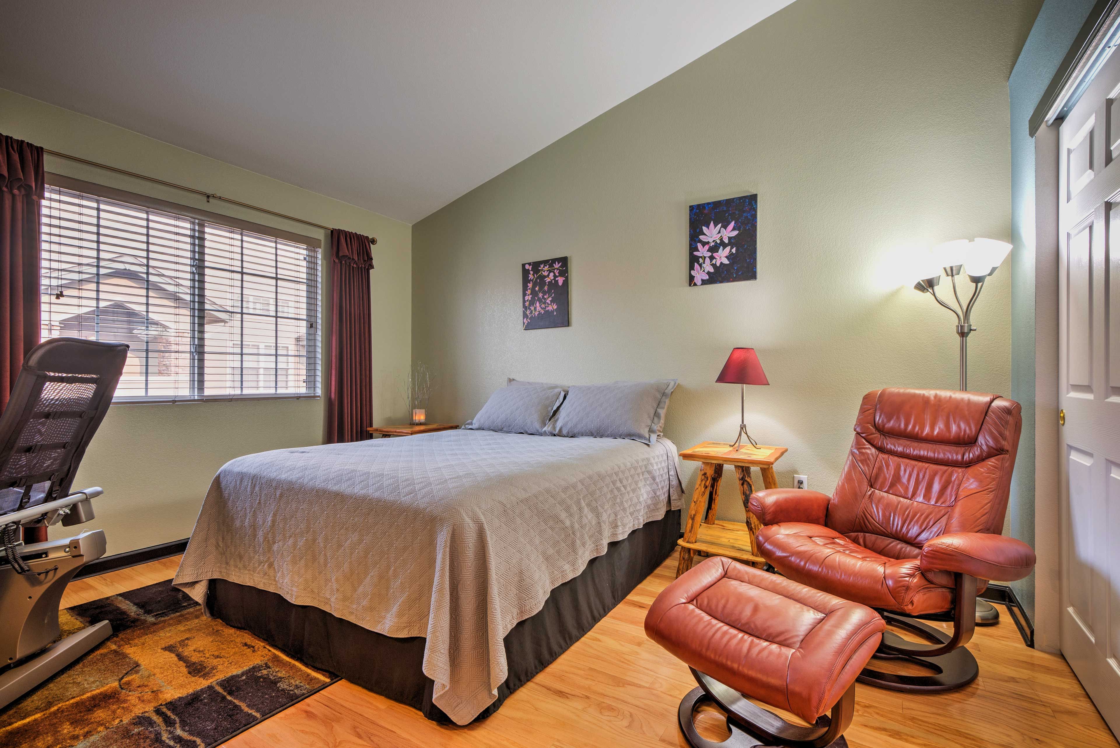 This bedroom is perfect for 2 guests.