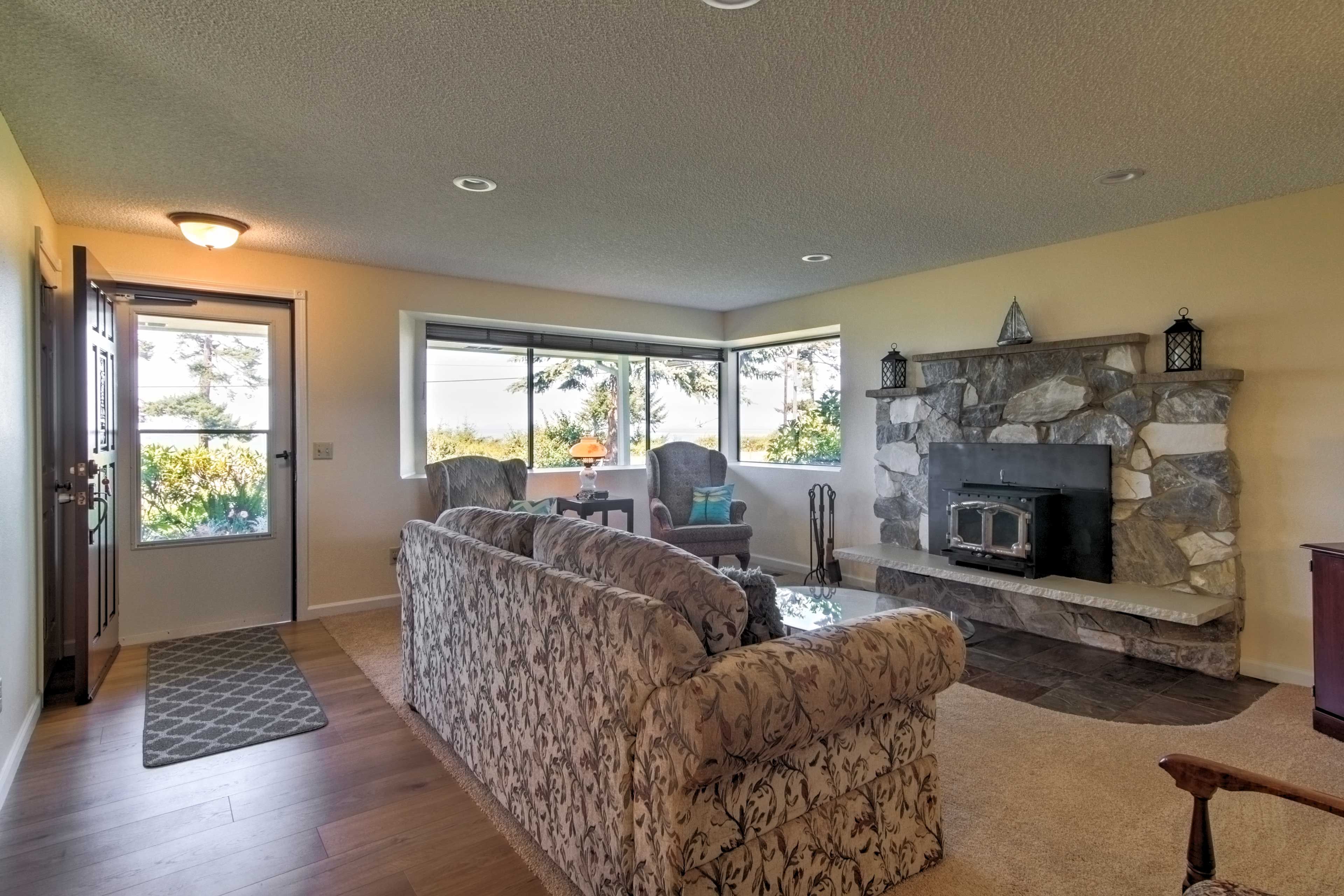 Natural sunlight streams in through the expansive windows.
