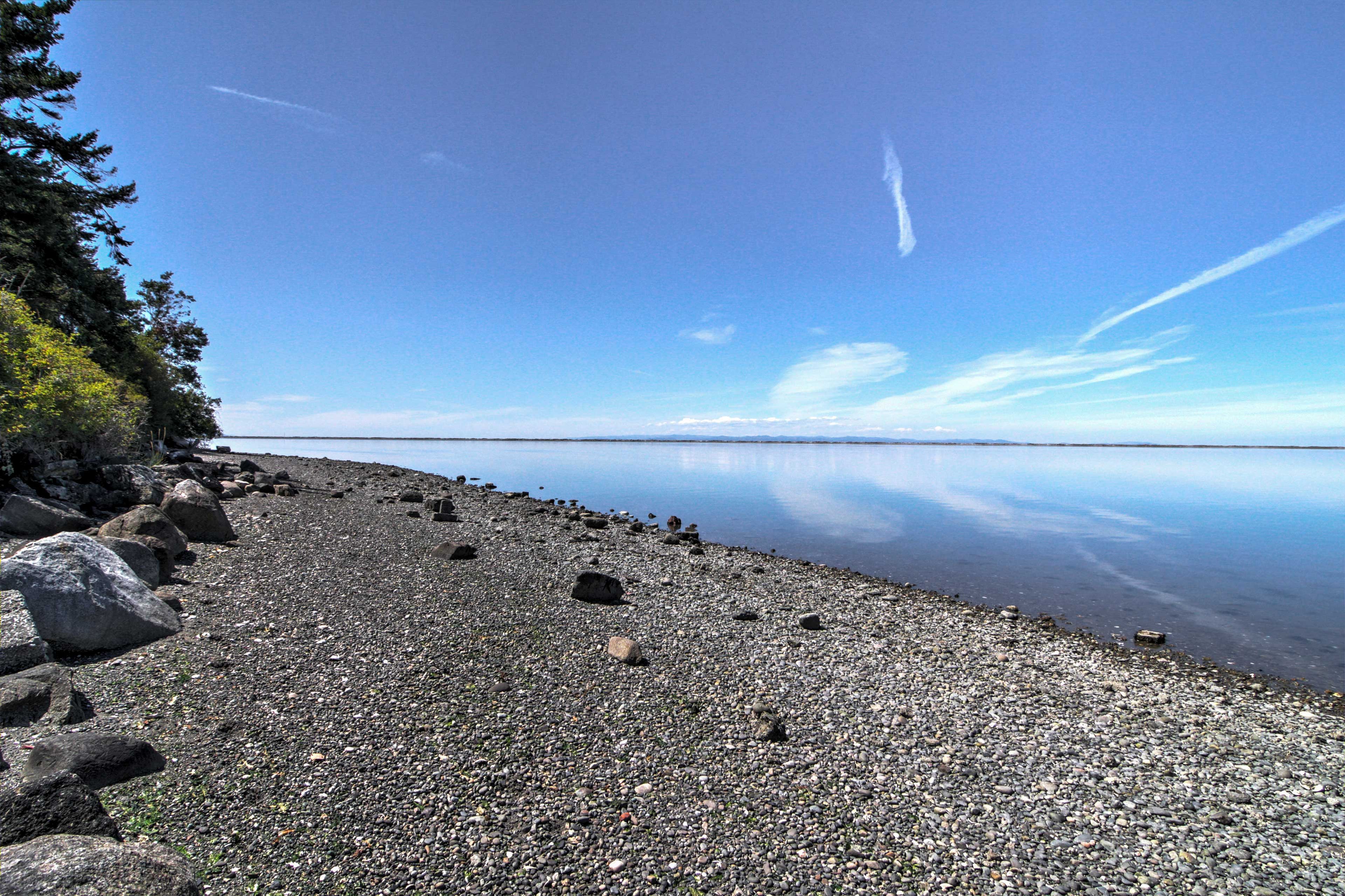 Take soothing strolls along the beach and enjoy the fresh sea breeze.