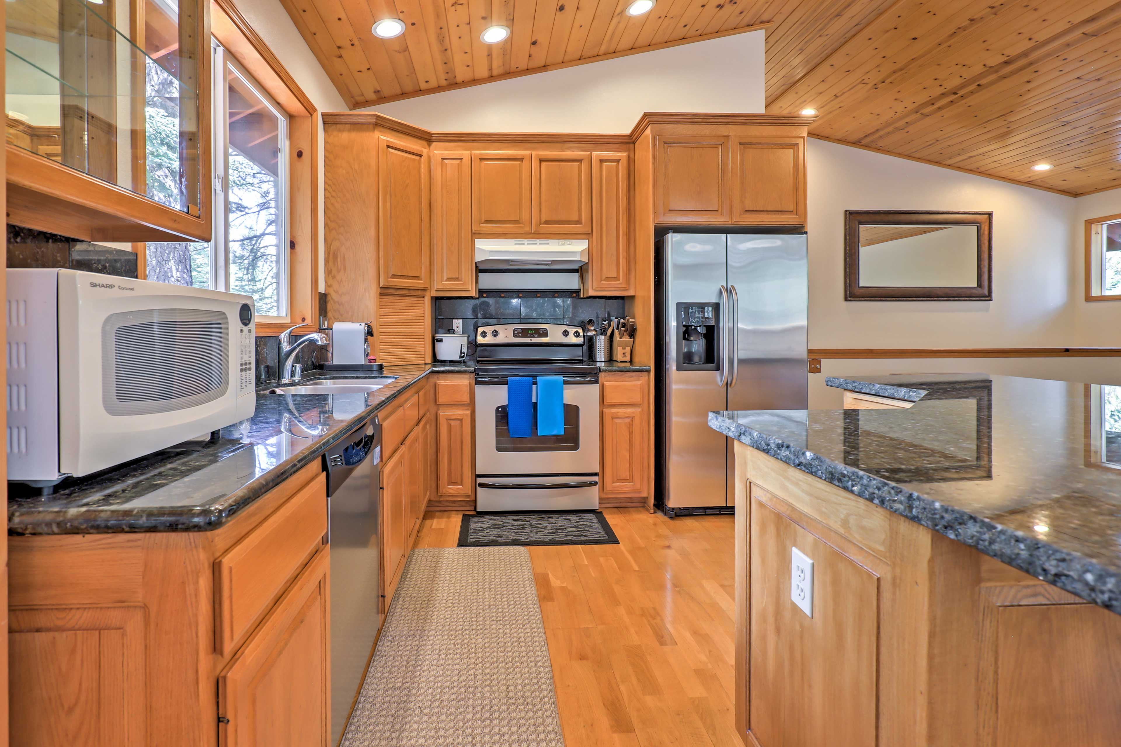The fully equipped kitchen has everything you need to cook with ease.