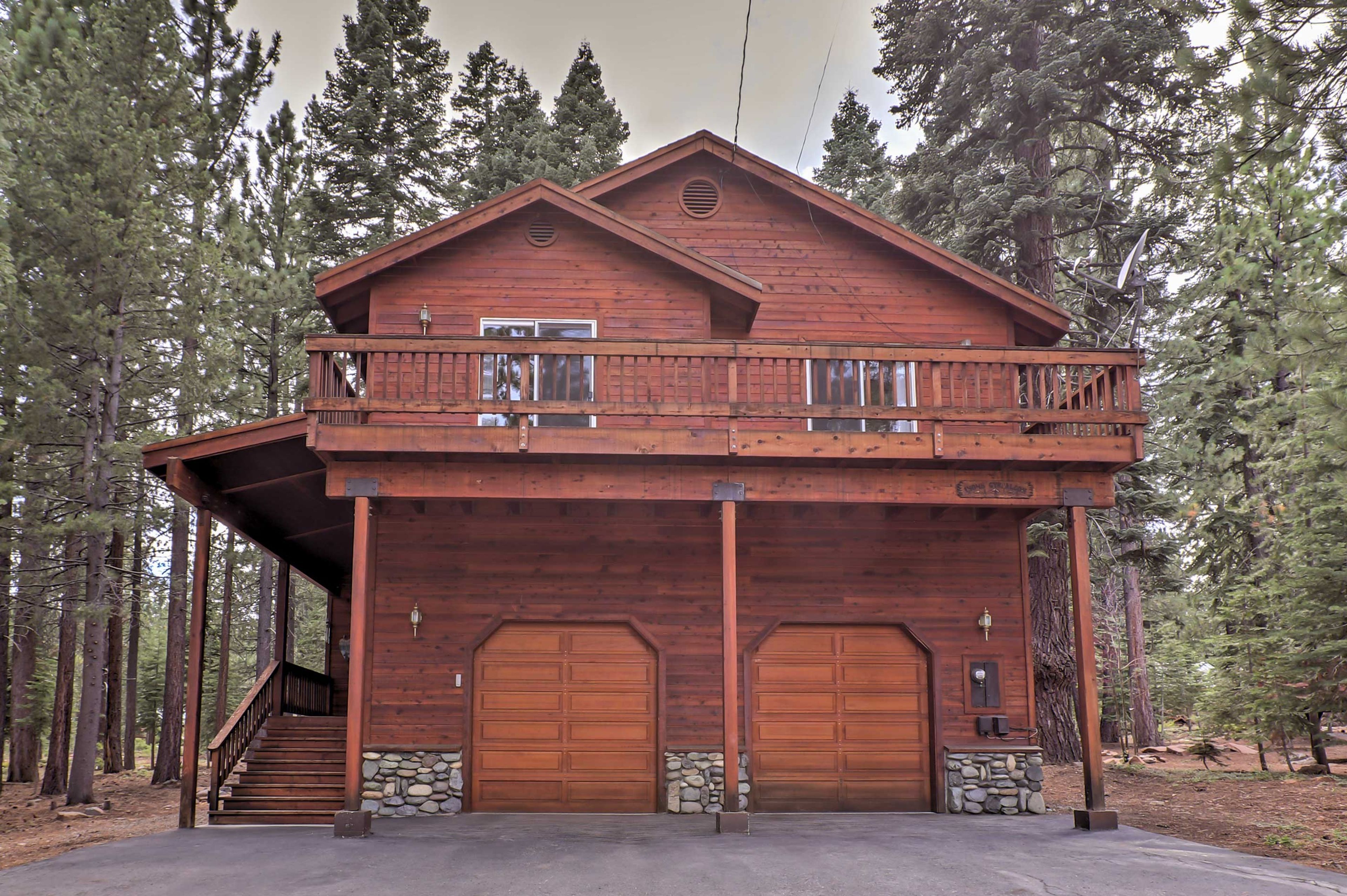Escape to the California woodlands at this 4-bed Truckee vacation rental!