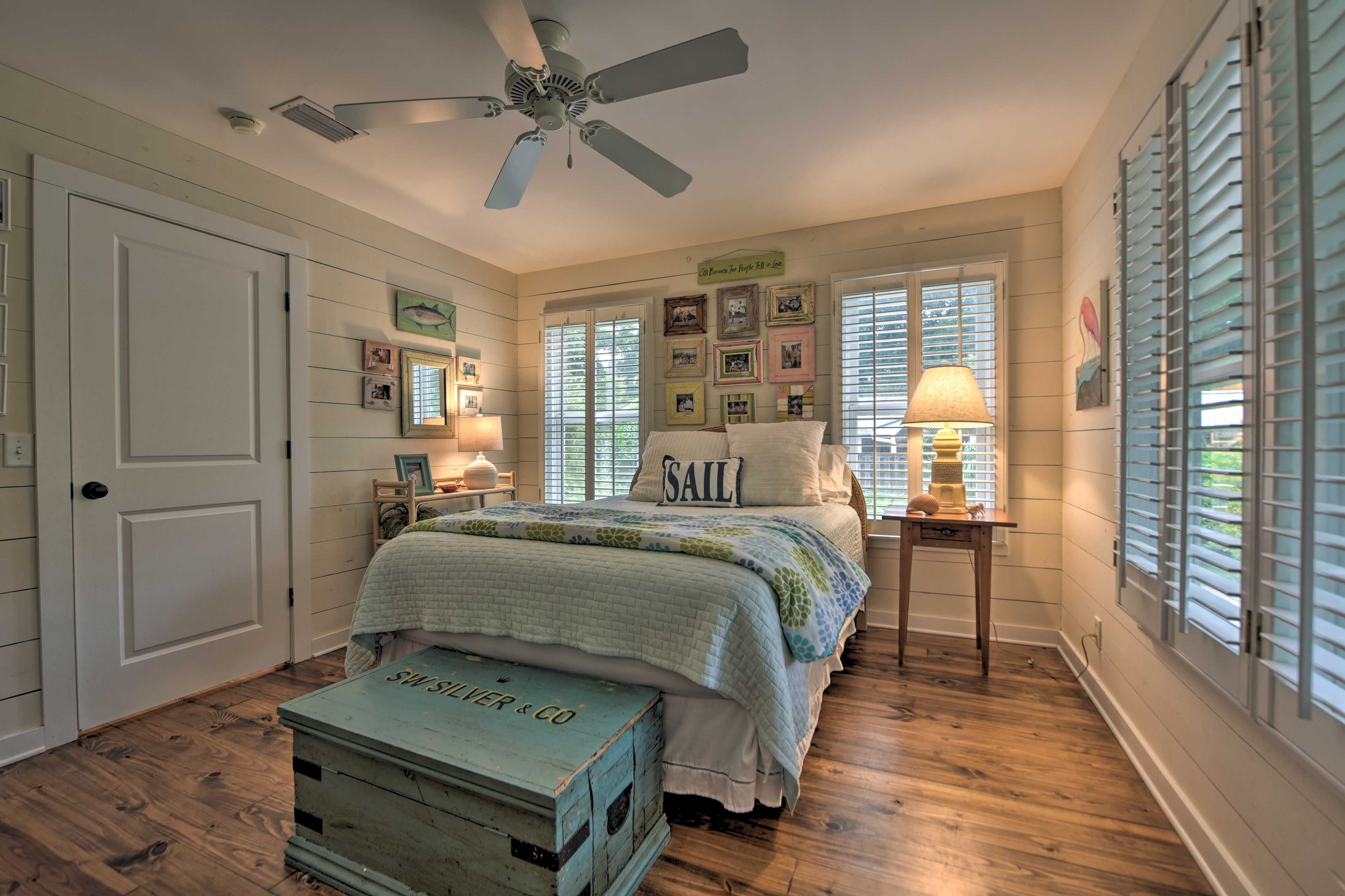 Bedroom 4 | Queen Bed