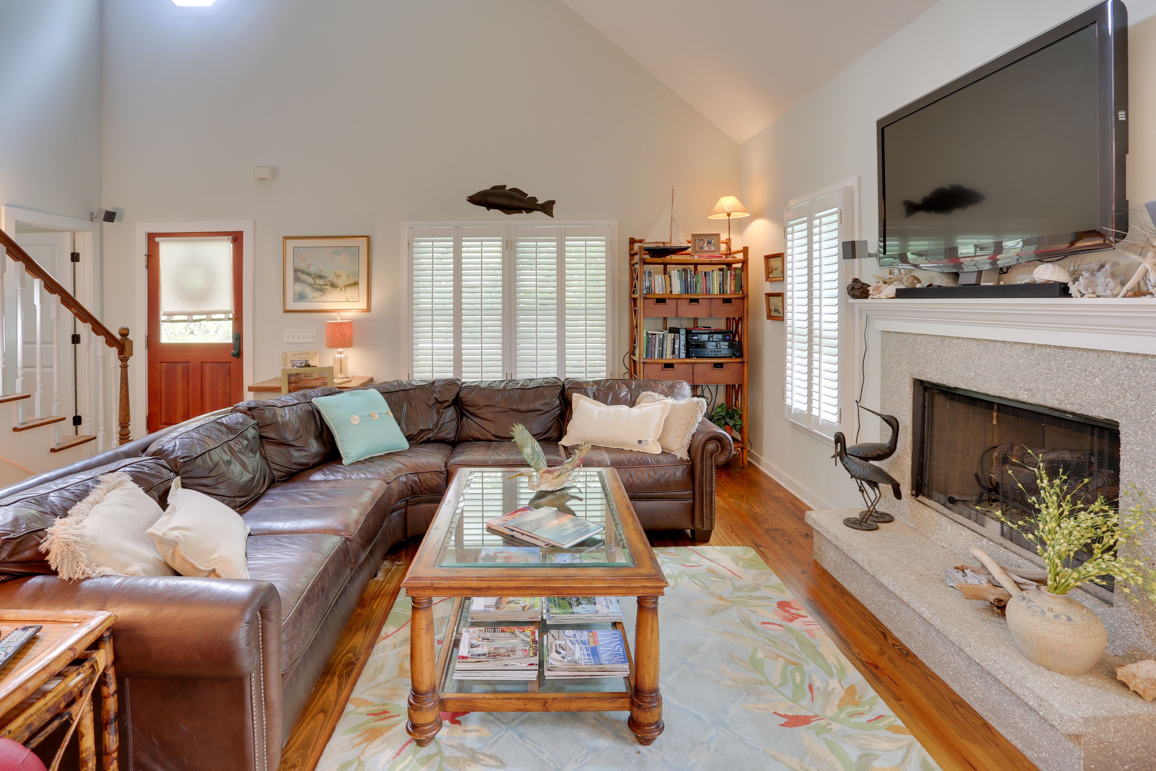 Living Room | Free WiFi | Central A/C & Heat | Cable TV