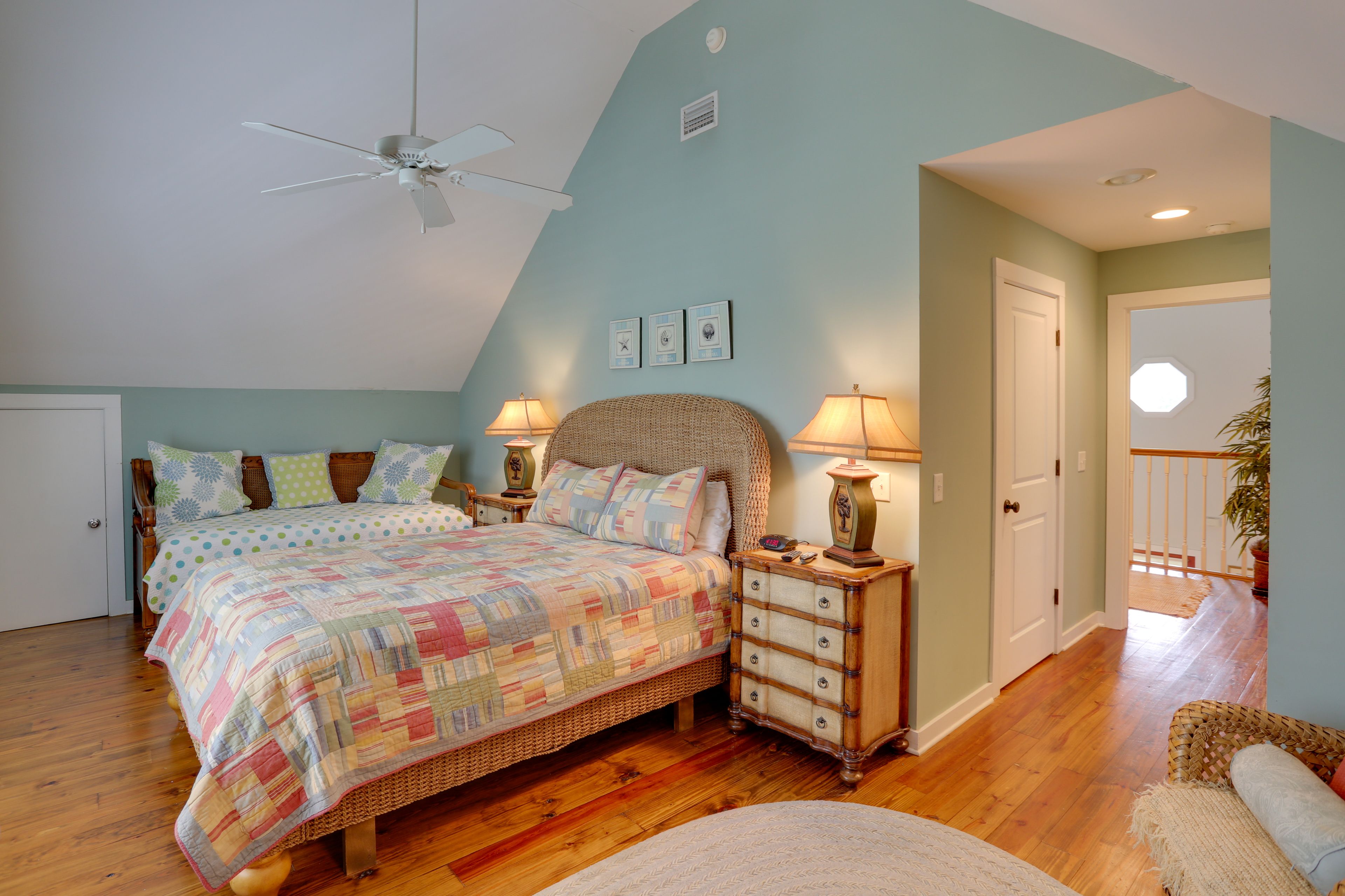 Bedroom 2 | Queen Bed | Twin Bed