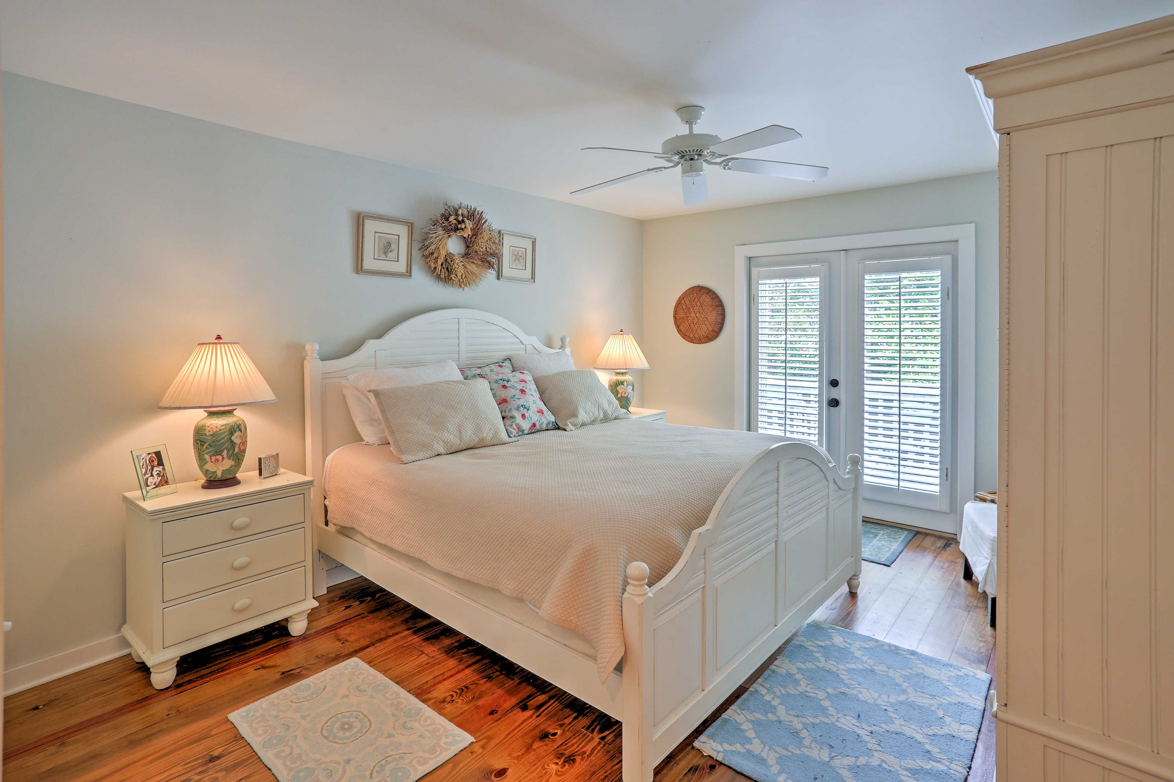 Bedroom 1 | King Bed | Linens Provided