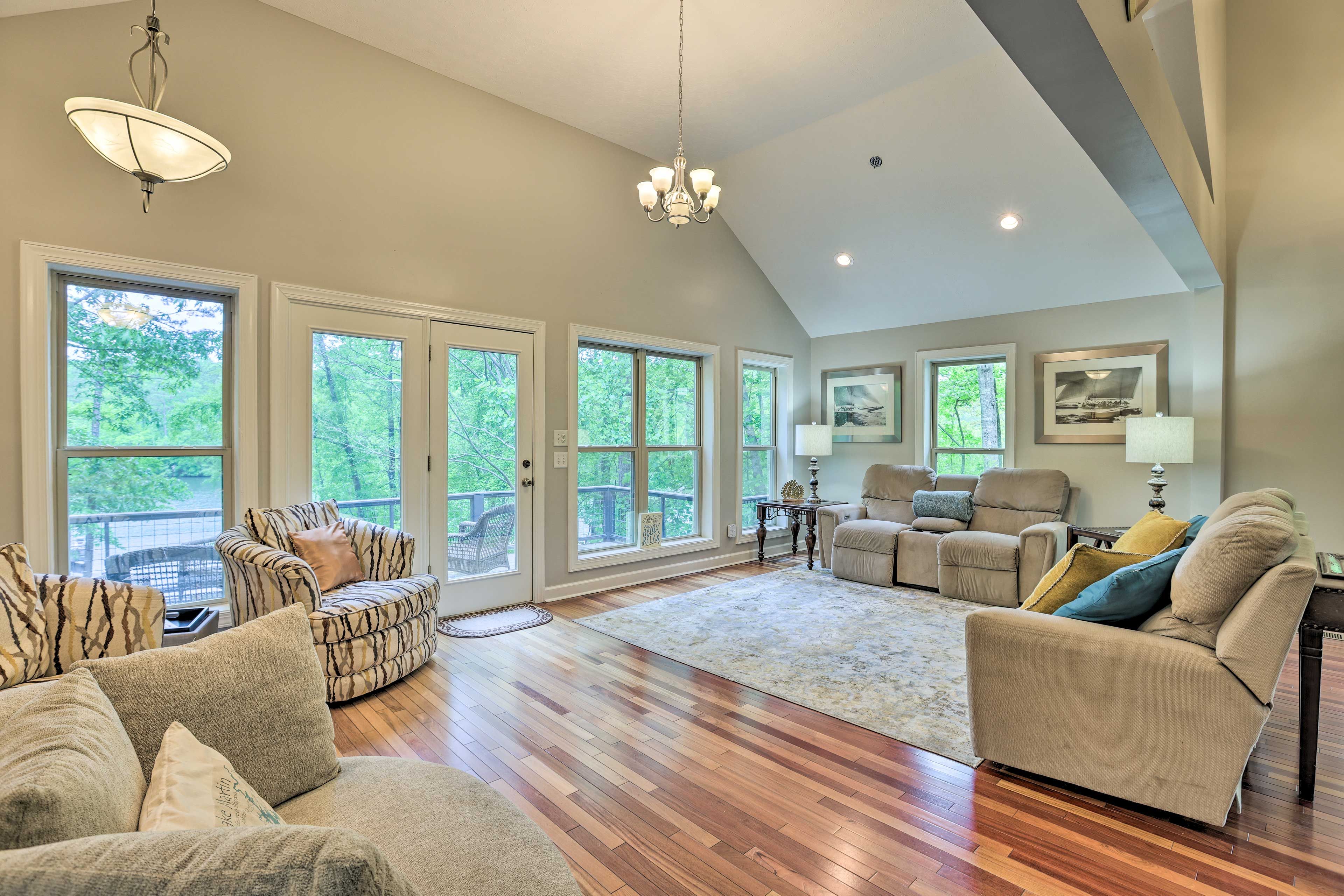 Living Room | Open Layout | Water-Facing Windows