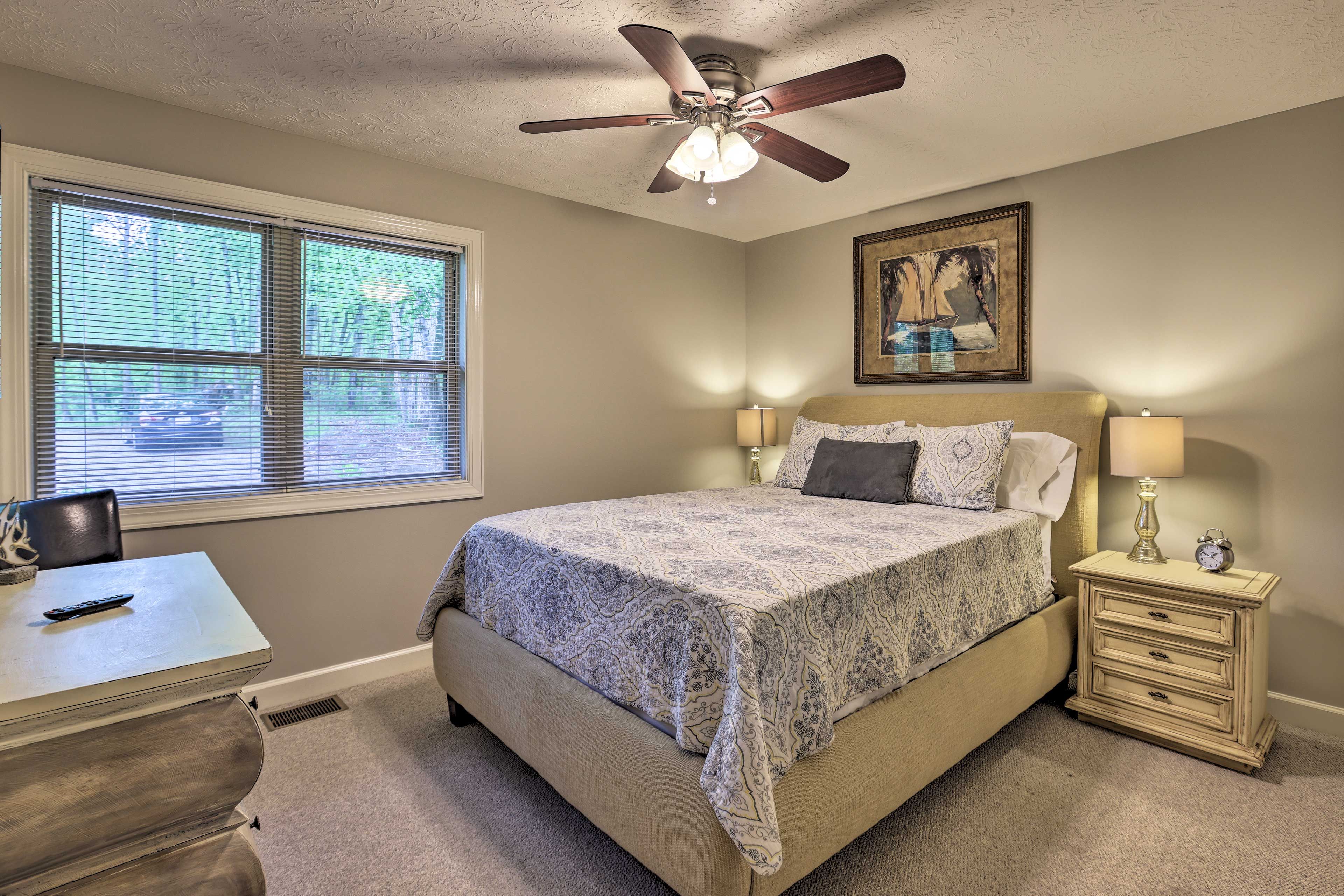 Bedroom 2 | Queen Bed