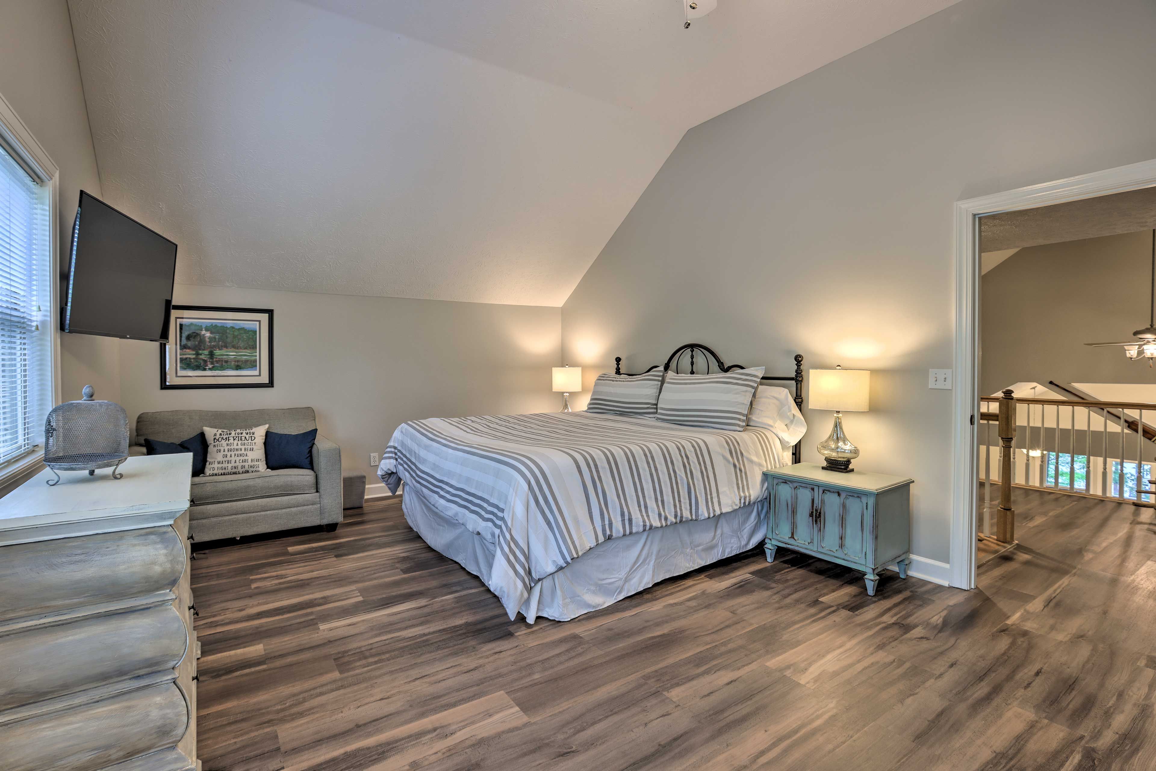Bedroom 1 | King Bed | En-Suite Bathroom | Cable TV
