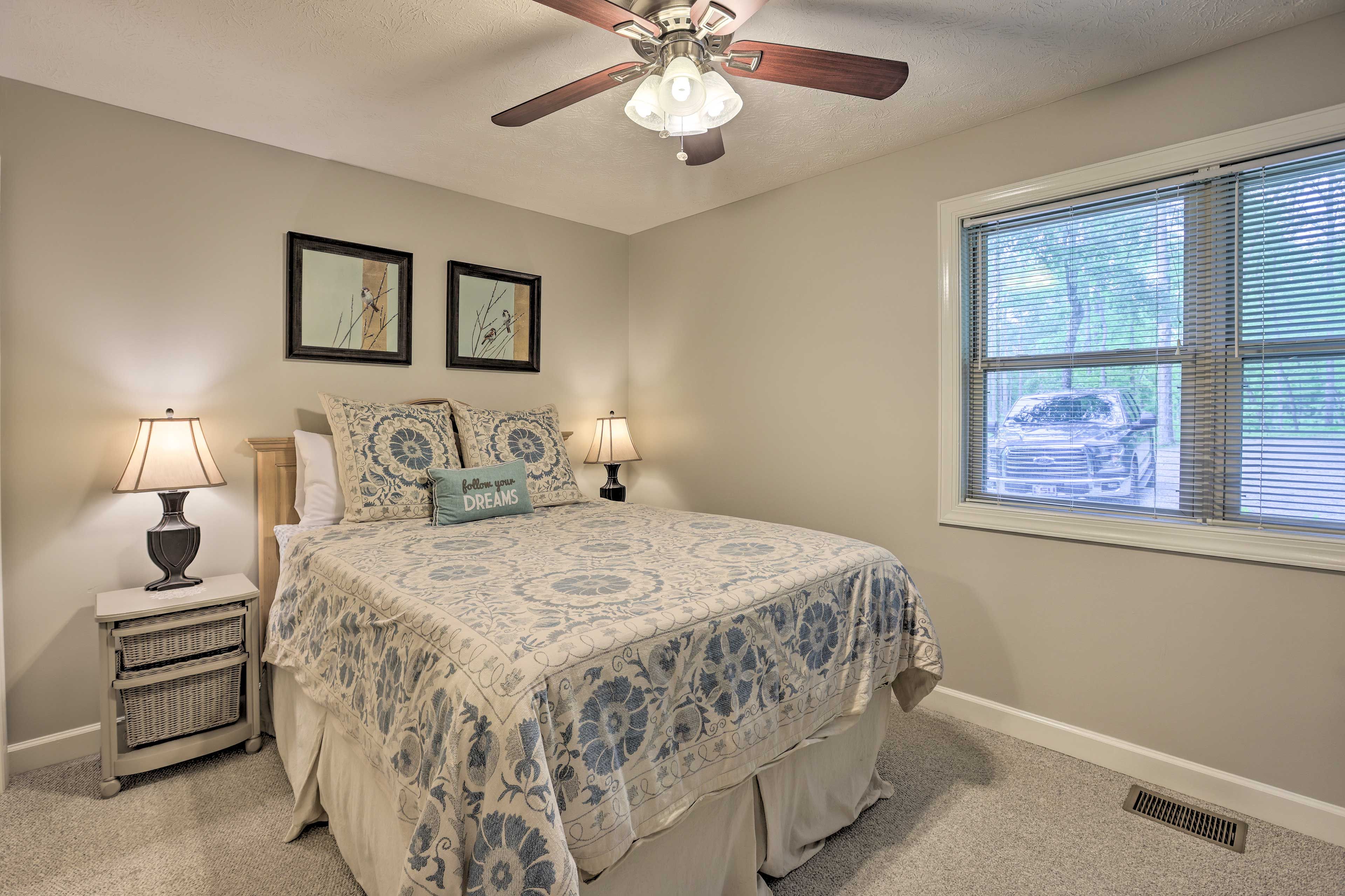 Bedroom 3 | Queen Bed