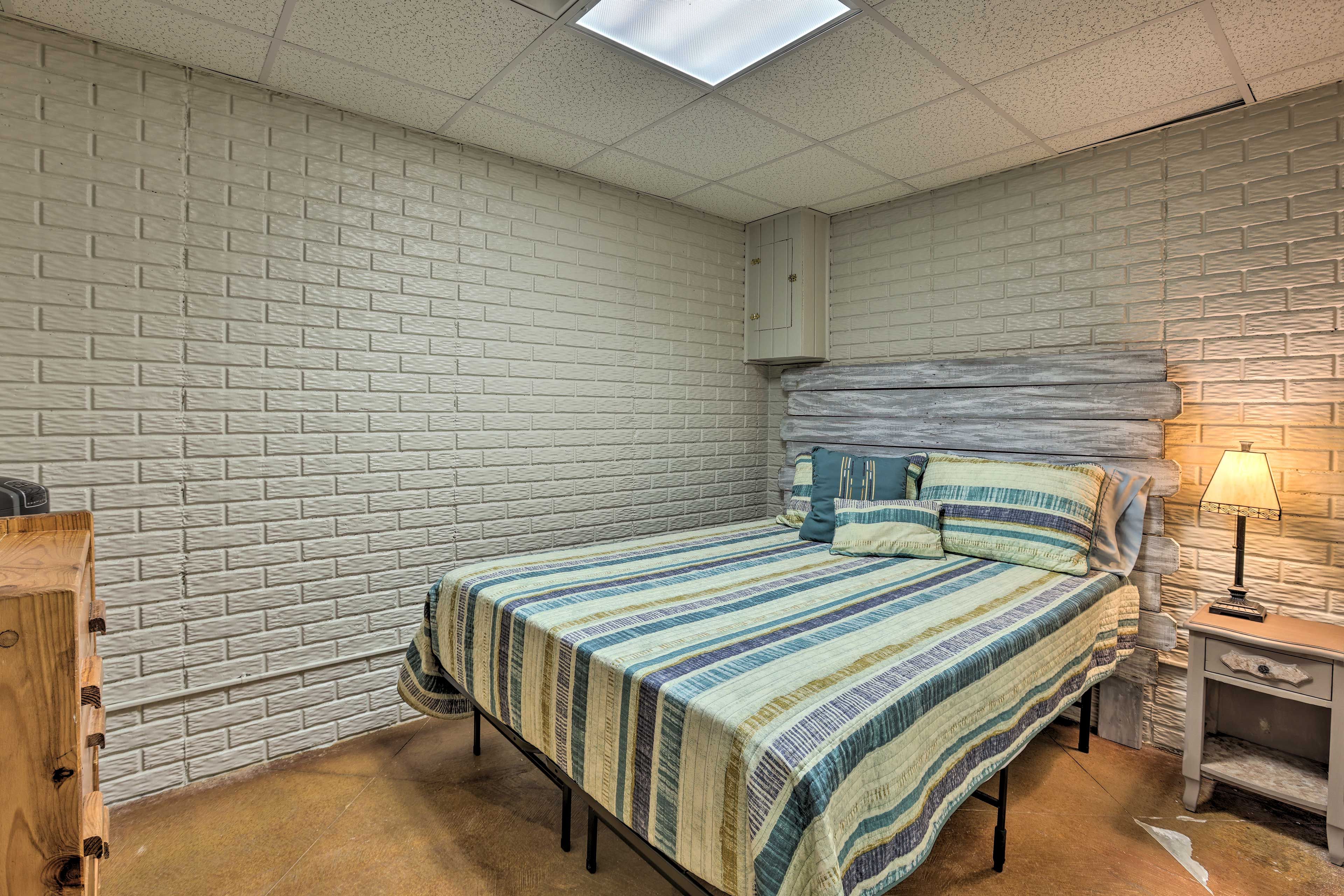 Bedroom 4 | Queen Bed