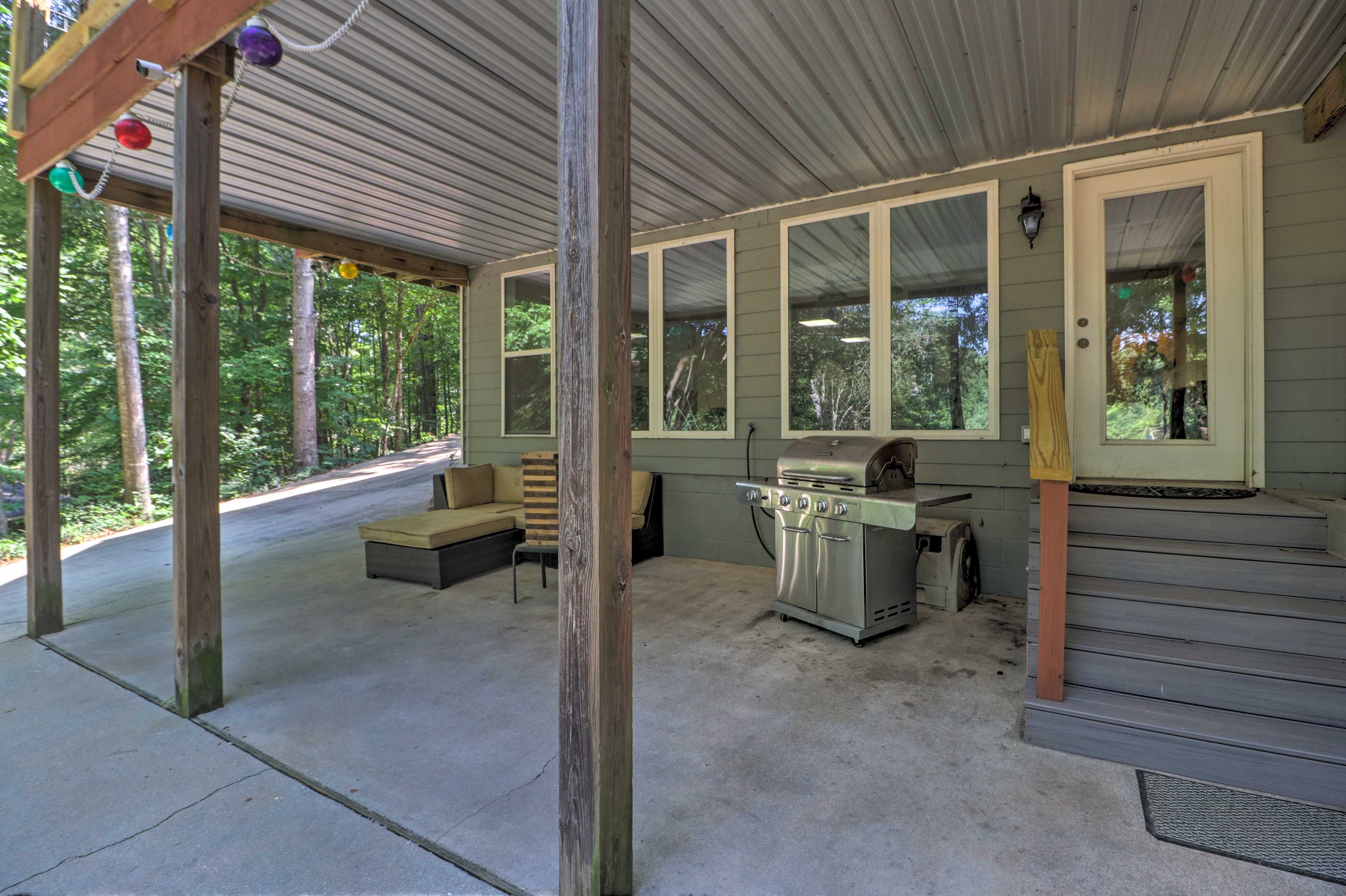 Covered Patio | Gas Grill | Outdoor Furniture