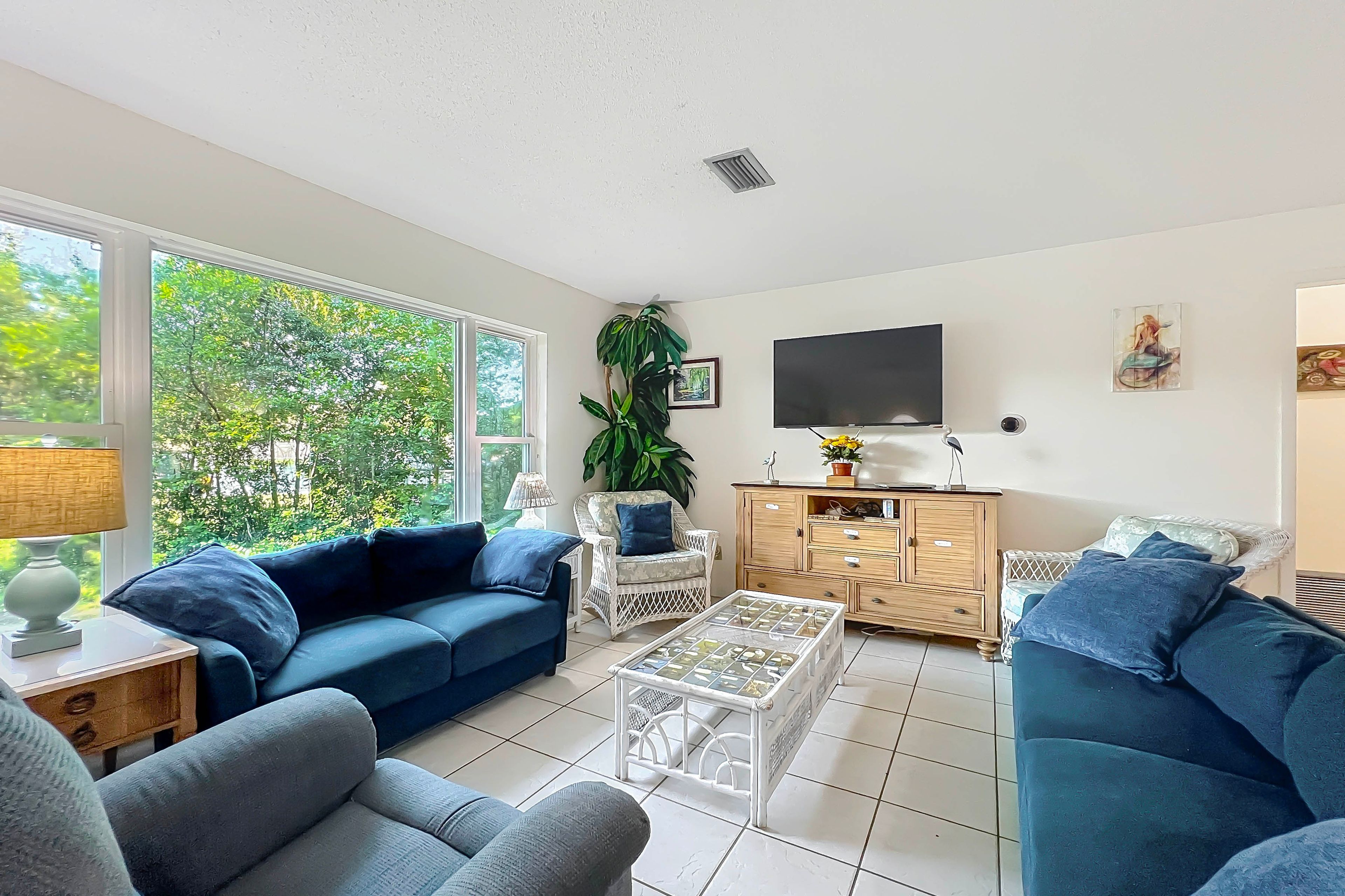 Living Room | Free WiFi | Central A/C | Open Floor Plan