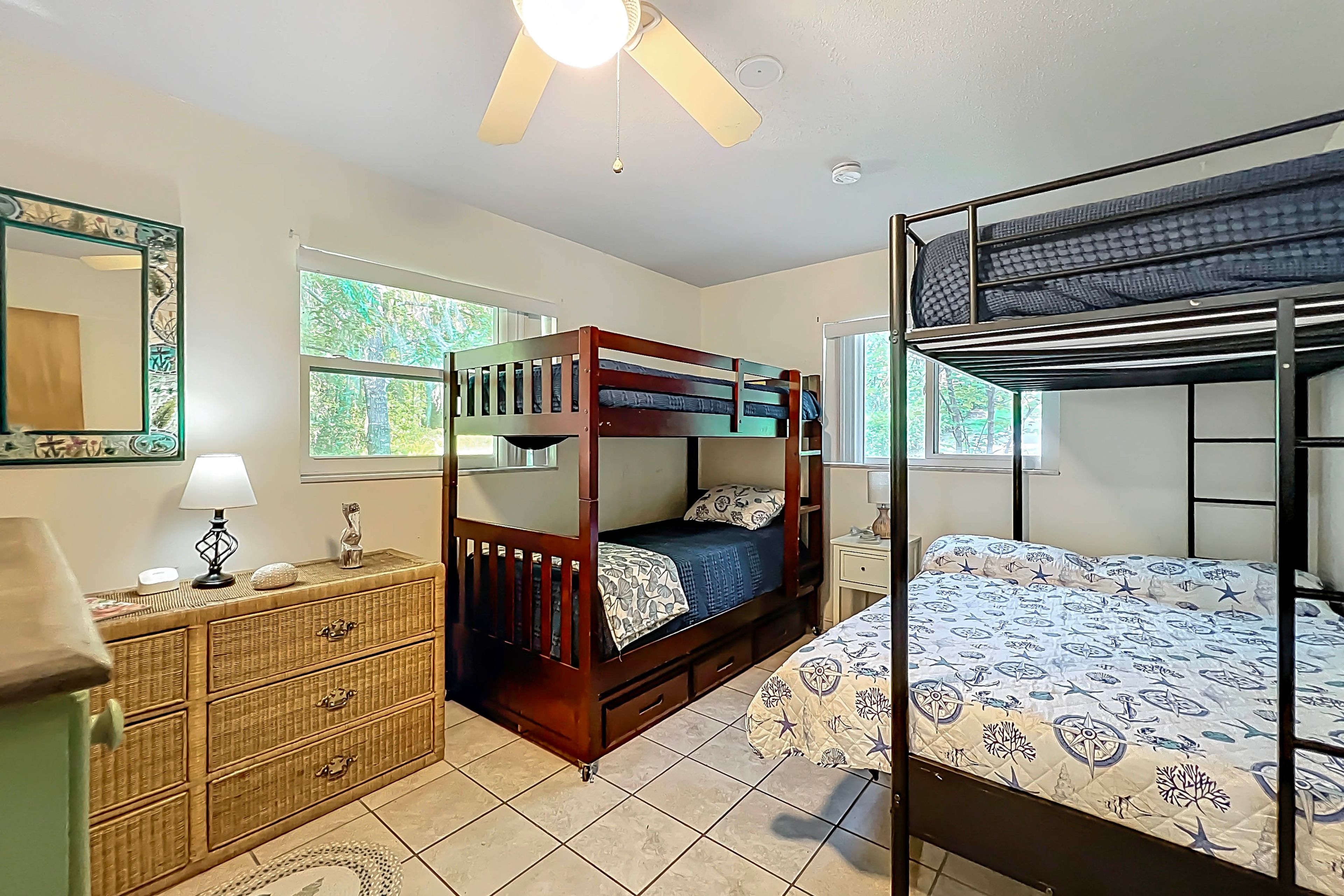 Bedroom 3 | Twin/Full Bunk Bed, Twin Bunk Bed